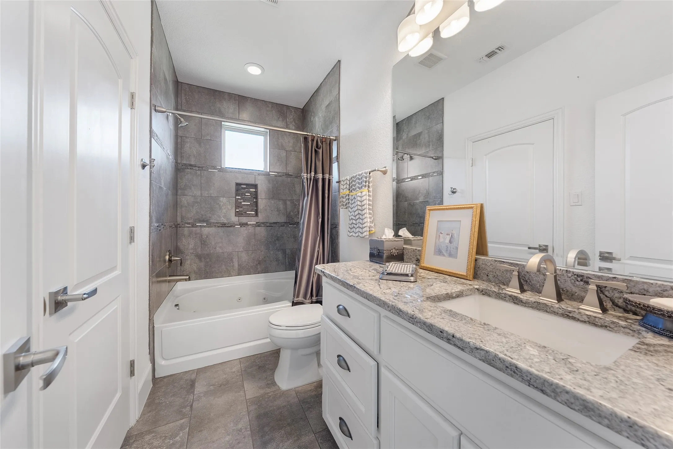 Single Family Residence For Sale in Parker County , 102 Whitney Court, Aledo, Texas 76008, 4 Bedroom, 5 Bathroom, 3 Garage spaces, 4,200 Sqft, built in 2016, mls#21388097, Real Estate Agent in Aledo, Homes For Sale in Parker county, Homes For Sale in Aledo, Realtor in Aledo Texas, Real Estate Brokerage Independent Realty Texas, Luminita Cordes Realtor