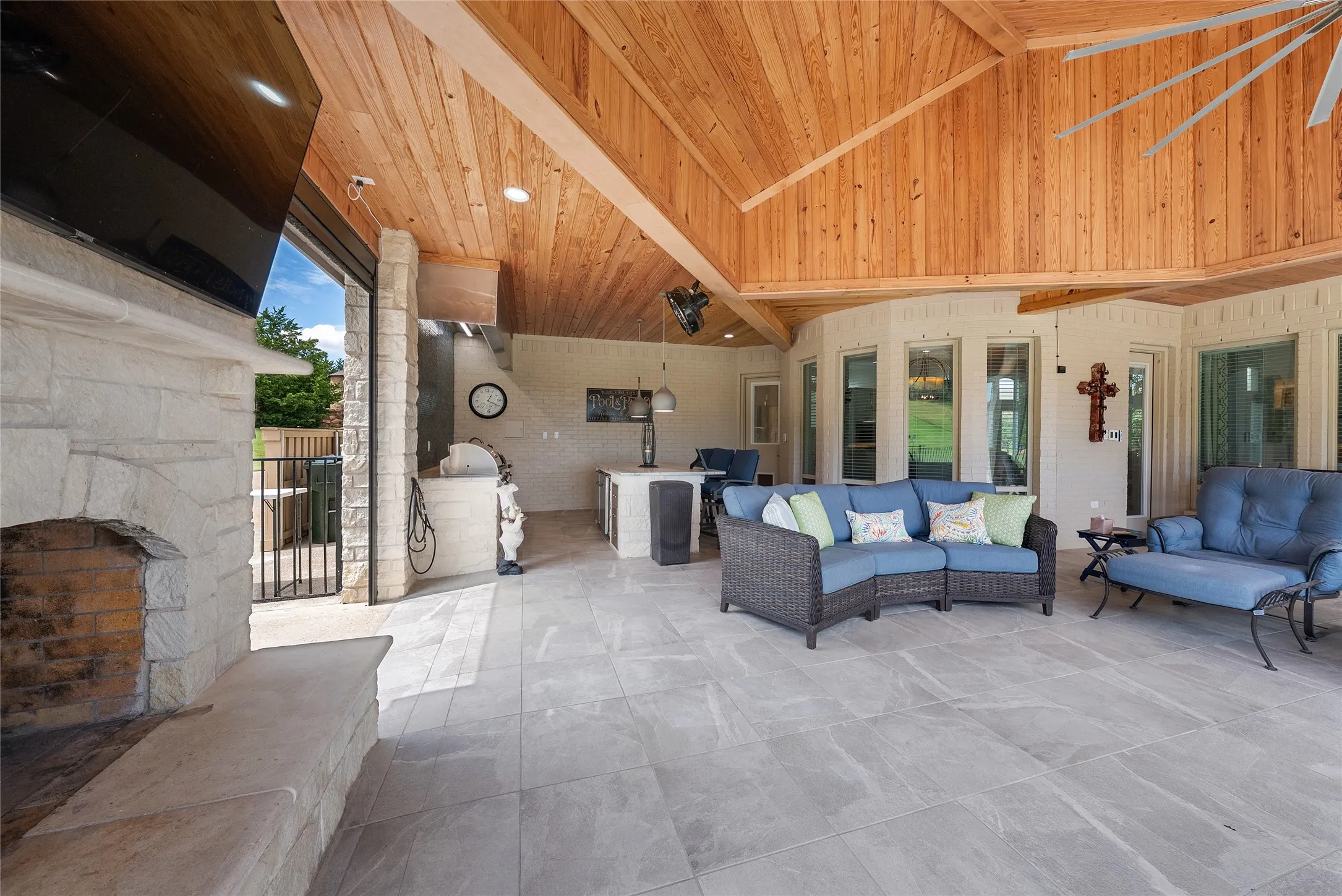 Single Family Residence For Sale in Parker County , 102 Whitney Court, Aledo, Texas 76008, 4 Bedroom, 5 Bathroom, 3 Garage spaces, 4,200 Sqft, built in 2016, mls#21388097, Real Estate Agent in Aledo, Homes For Sale in Parker county, Homes For Sale in Aledo, Realtor in Aledo Texas, Real Estate Brokerage Independent Realty Texas, Luminita Cordes Realtor