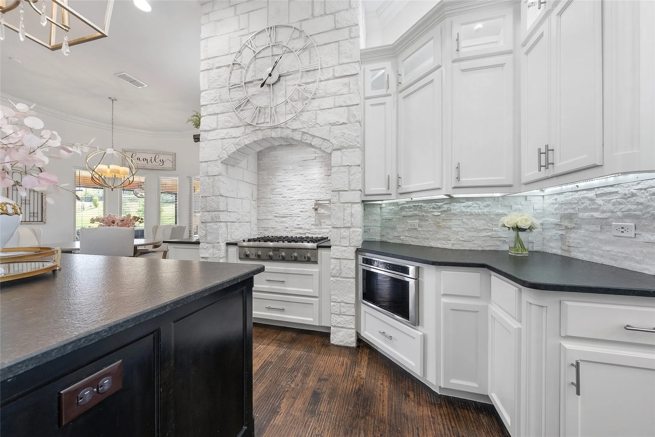 Single Family Residence For Sale in Parker County , 102 Whitney Court, Aledo, Texas 76008, 4 Bedroom, 5 Bathroom, 3 Garage spaces, 4,200 Sqft, built in 2016, mls#21388097, Real Estate Agent in Aledo, Homes For Sale in Parker county, Homes For Sale in Aledo, Realtor in Aledo Texas, Real Estate Brokerage Independent Realty Texas, Luminita Cordes Realtor