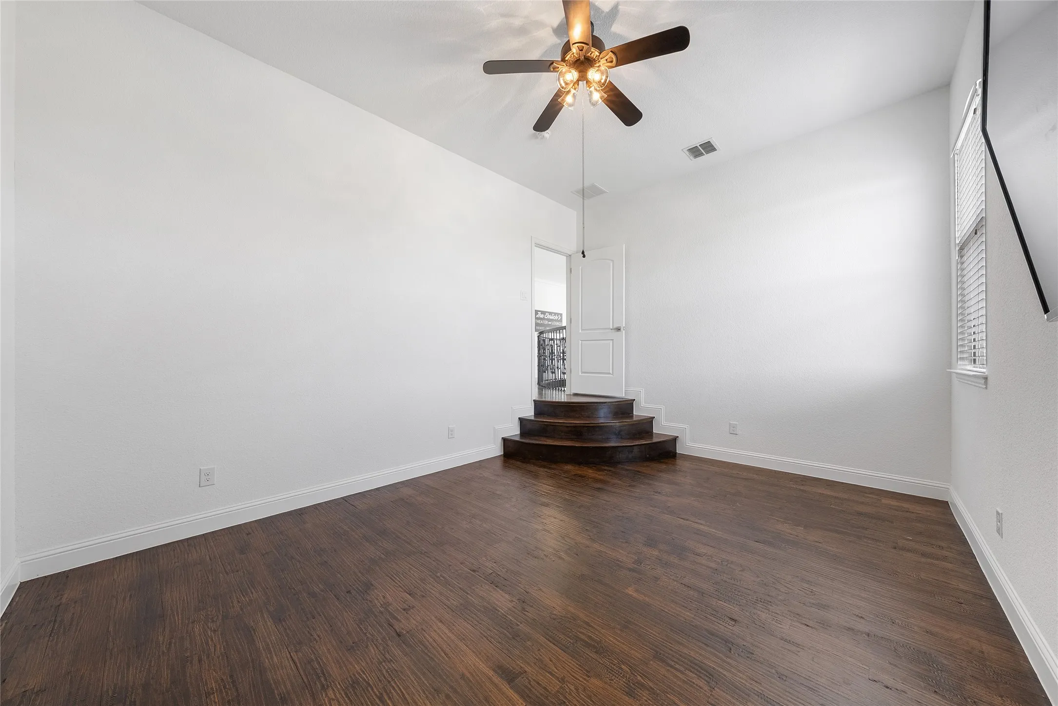 Single Family Residence For Sale in Parker County , 102 Whitney Court, Aledo, Texas 76008, 4 Bedroom, 5 Bathroom, 3 Garage spaces, 4,200 Sqft, built in 2016, mls#21388097, Real Estate Agent in Aledo, Homes For Sale in Parker county, Homes For Sale in Aledo, Realtor in Aledo Texas, Real Estate Brokerage Independent Realty Texas, Luminita Cordes Realtor