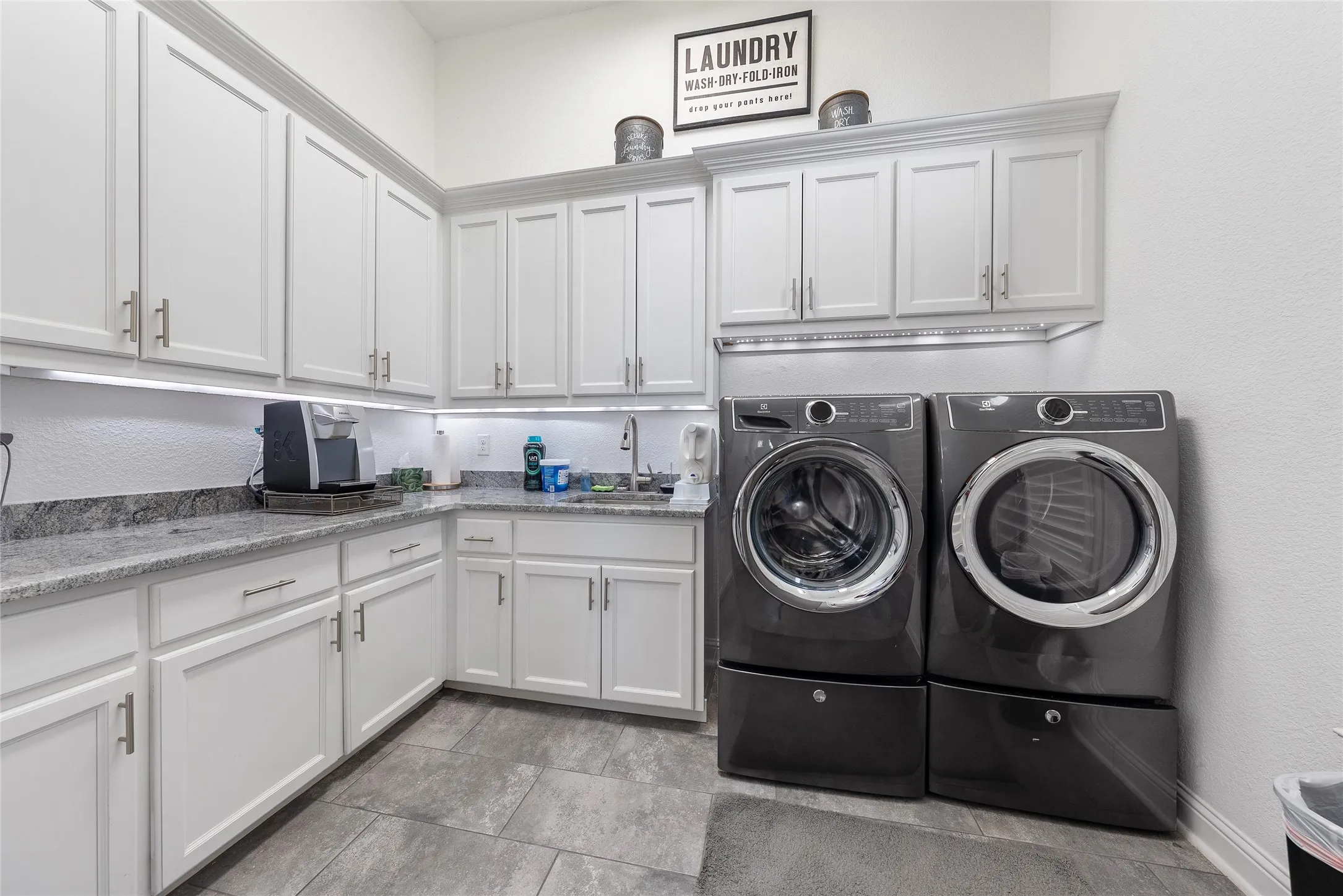 Single Family Residence For Sale in Parker County , 102 Whitney Court, Aledo, Texas 76008, 4 Bedroom, 5 Bathroom, 3 Garage spaces, 4,200 Sqft, built in 2016, mls#21388097, Real Estate Agent in Aledo, Homes For Sale in Parker county, Homes For Sale in Aledo, Realtor in Aledo Texas, Real Estate Brokerage Independent Realty Texas, Luminita Cordes Realtor