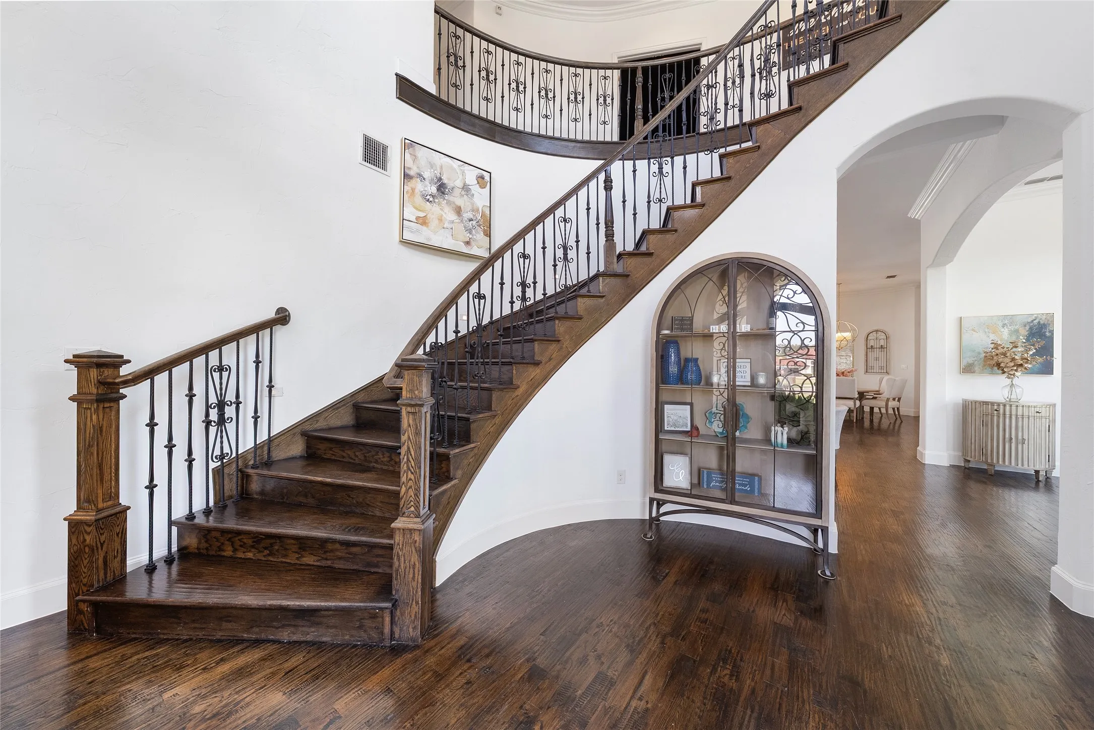 Single Family Residence For Sale in Parker County , 102 Whitney Court, Aledo, Texas 76008, 4 Bedroom, 5 Bathroom, 3 Garage spaces, 4,200 Sqft, built in 2016, mls#21388097, Real Estate Agent in Aledo, Homes For Sale in Parker county, Homes For Sale in Aledo, Realtor in Aledo Texas, Real Estate Brokerage Independent Realty Texas, Luminita Cordes Realtor