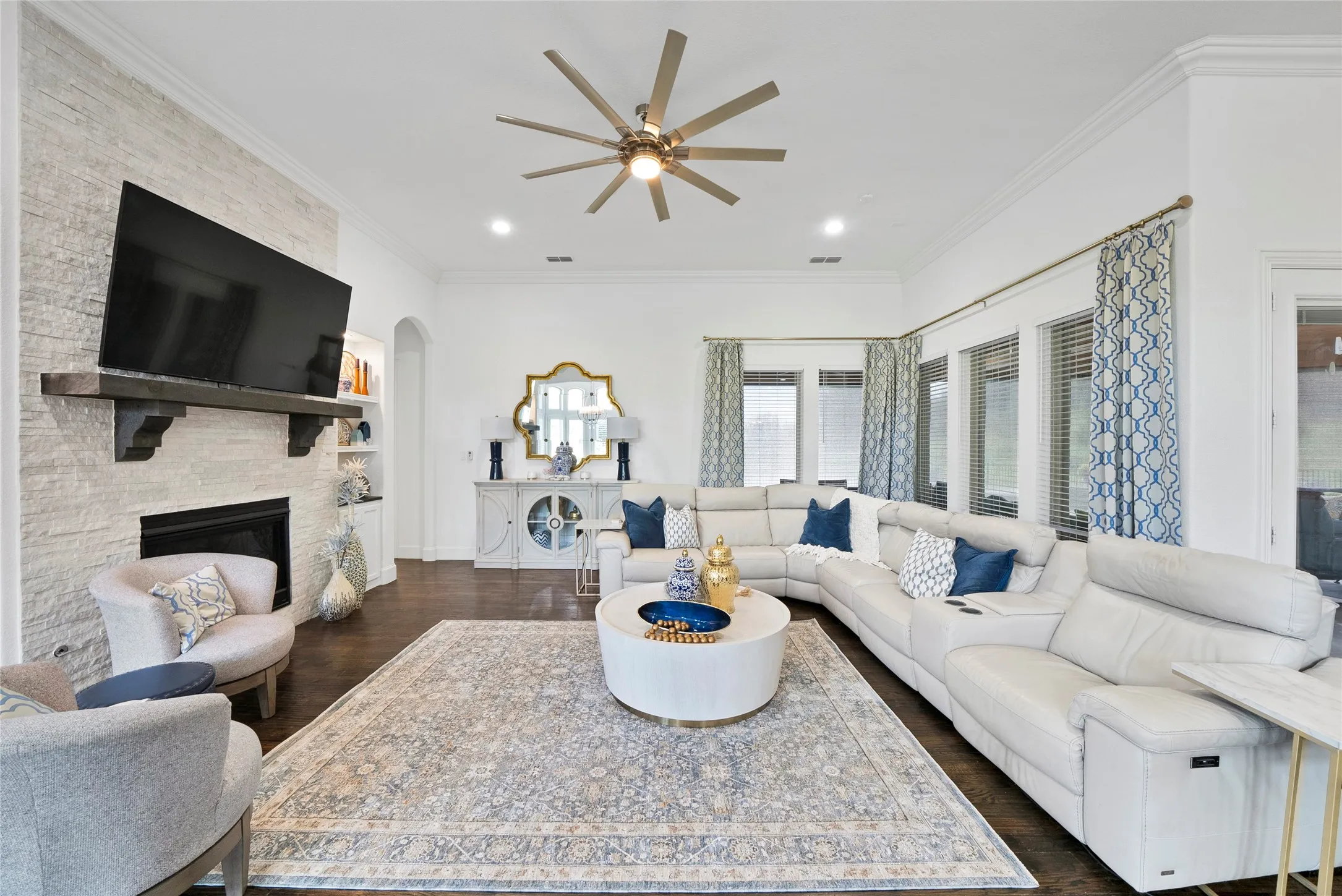 Single Family Residence For Sale in Parker County , 102 Whitney Court, Aledo, Texas 76008, 4 Bedroom, 5 Bathroom, 3 Garage spaces, 4,200 Sqft, built in 2016, mls#21388097, Real Estate Agent in Aledo, Homes For Sale in Parker county, Homes For Sale in Aledo, Realtor in Aledo Texas, Real Estate Brokerage Independent Realty Texas, Luminita Cordes Realtor