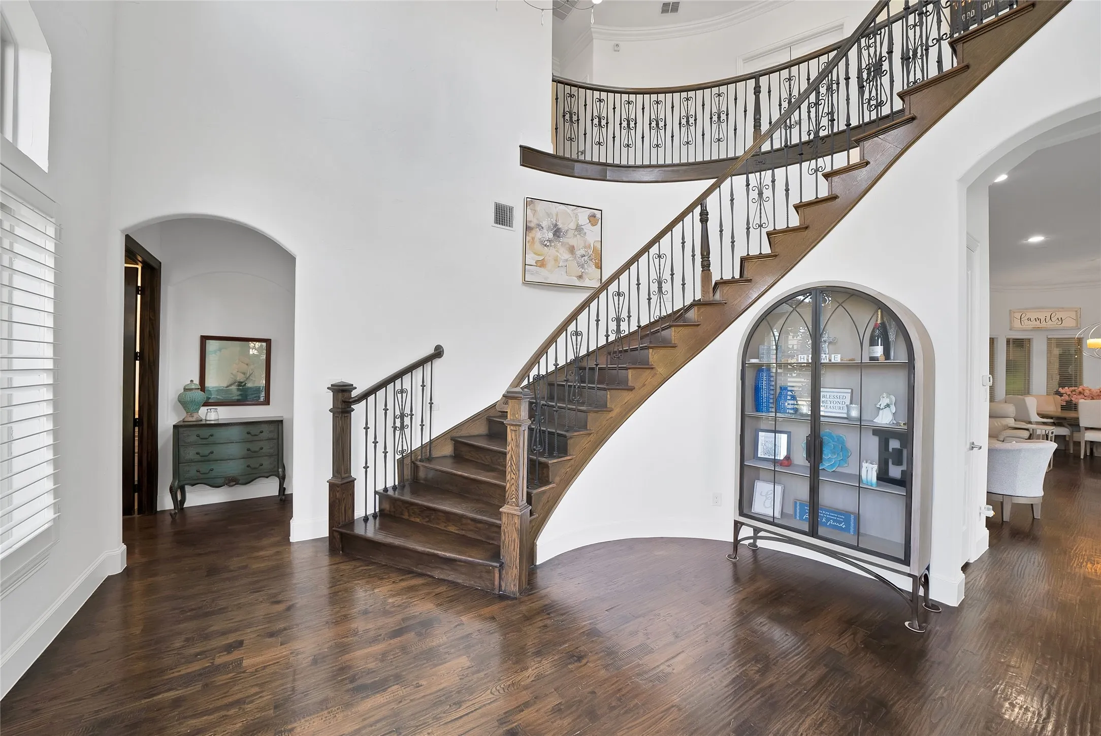 Single Family Residence For Sale in Parker County , 102 Whitney Court, Aledo, Texas 76008, 4 Bedroom, 5 Bathroom, 3 Garage spaces, 4,200 Sqft, built in 2016, mls#21388097, Real Estate Agent in Aledo, Homes For Sale in Parker county, Homes For Sale in Aledo, Realtor in Aledo Texas, Real Estate Brokerage Independent Realty Texas, Luminita Cordes Realtor