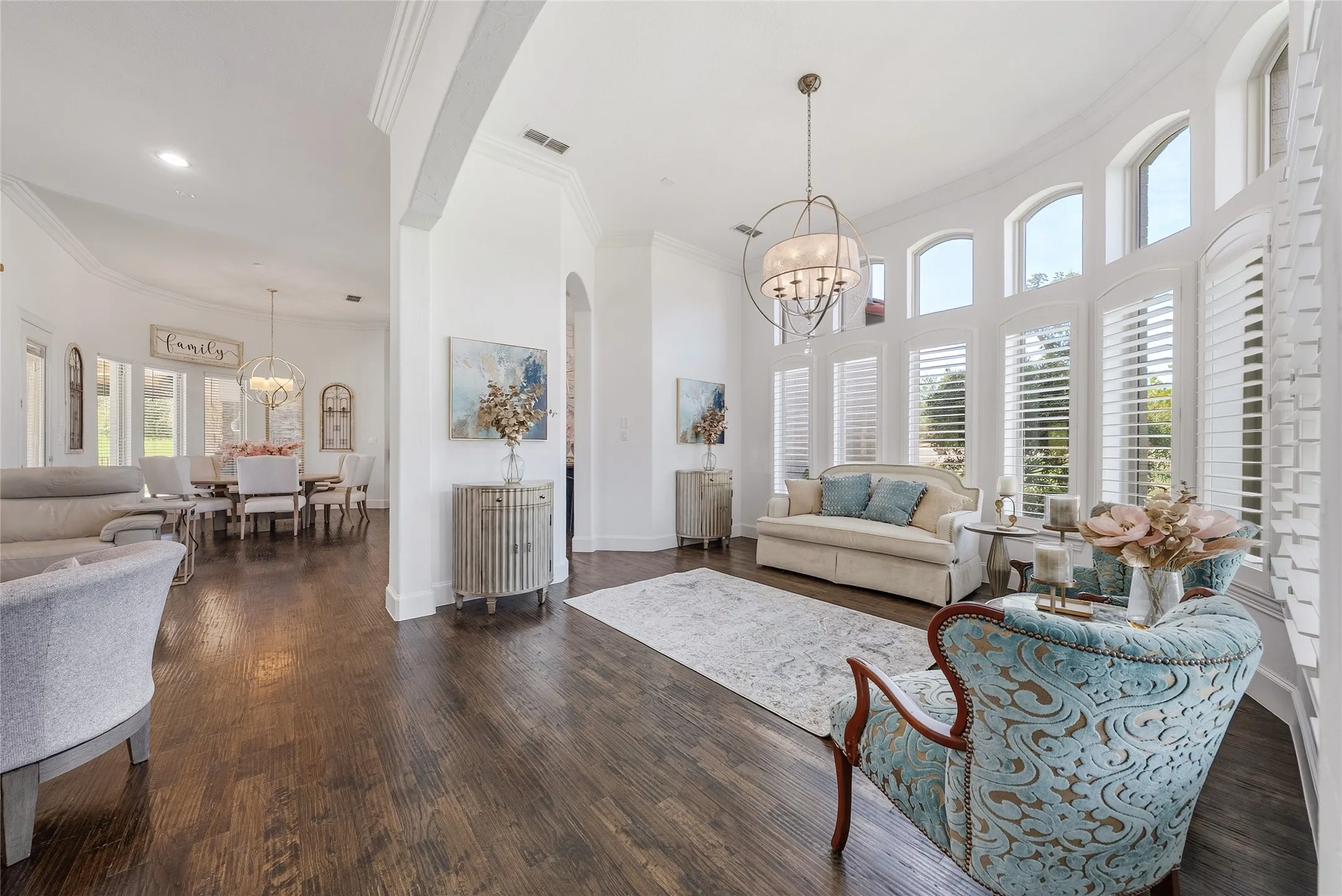 Single Family Residence For Sale in Parker County , 102 Whitney Court, Aledo, Texas 76008, 4 Bedroom, 5 Bathroom, 3 Garage spaces, 4,200 Sqft, built in 2016, mls#21388097, Real Estate Agent in Aledo, Homes For Sale in Parker county, Homes For Sale in Aledo, Realtor in Aledo Texas, Real Estate Brokerage Independent Realty Texas, Luminita Cordes Realtor