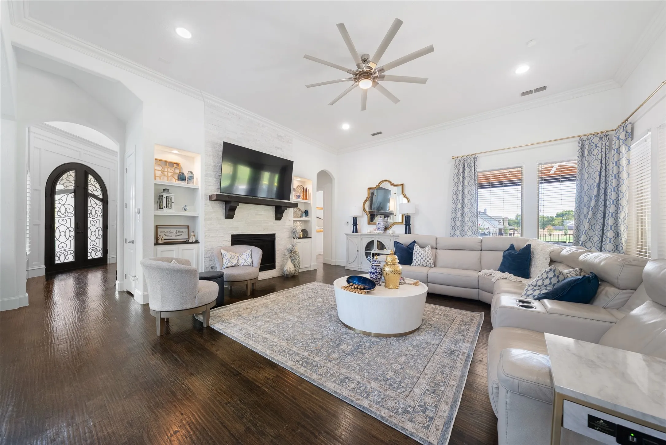 Single Family Residence For Sale in Parker County , 102 Whitney Court, Aledo, Texas 76008, 4 Bedroom, 5 Bathroom, 3 Garage spaces, 4,200 Sqft, built in 2016, mls#21388097, Real Estate Agent in Aledo, Homes For Sale in Parker county, Homes For Sale in Aledo, Realtor in Aledo Texas, Real Estate Brokerage Independent Realty Texas, Luminita Cordes Realtor
