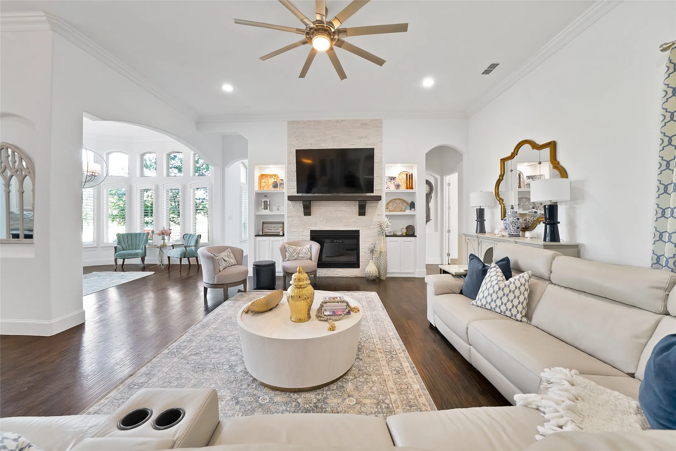 Single Family Residence For Sale in Parker County , 102 Whitney Court, Aledo, Texas 76008, 4 Bedroom, 5 Bathroom, 3 Garage spaces, 4,200 Sqft, built in 2016, mls#21388097, Real Estate Agent in Aledo, Homes For Sale in Parker county, Homes For Sale in Aledo, Realtor in Aledo Texas, Real Estate Brokerage Independent Realty Texas, Luminita Cordes Realtor