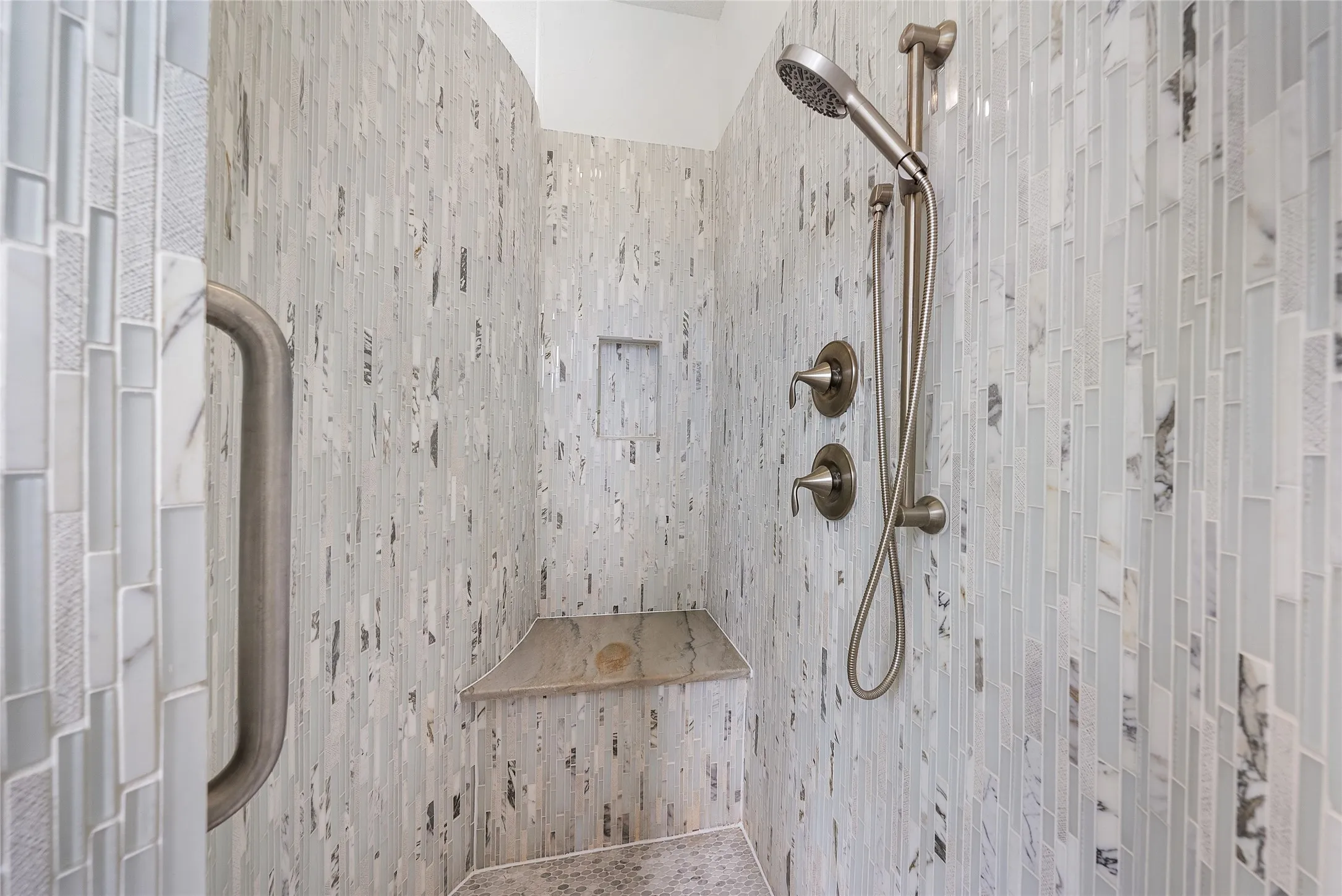 Single Family Residence For Sale in Parker County , 102 Whitney Court, Aledo, Texas 76008, 4 Bedroom, 5 Bathroom, 3 Garage spaces, 4,200 Sqft, built in 2016, mls#21388097, Real Estate Agent in Aledo, Homes For Sale in Parker county, Homes For Sale in Aledo, Realtor in Aledo Texas, Real Estate Brokerage Independent Realty Texas, Luminita Cordes Realtor