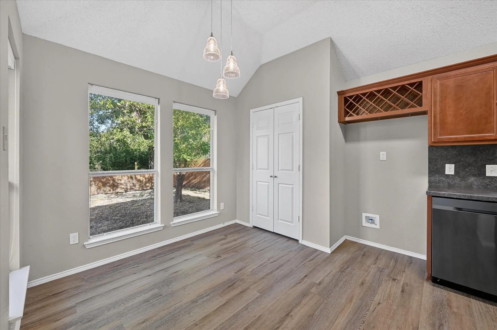 Single Family Residence For Sale in Denton County , 912 Cole Avenue, Denton, Texas 76208, 3 Bedroom, 2 Bathroom, 2 Garage spaces, 1,252 Sqft, built in 2006, mls#21388509, Real Estate Agent in Denton, Homes For Sale in Denton county, Homes For Sale in Denton, Realtor in Denton Texas, Real Estate Brokerage Independent Realty Texas, Luminita Cordes Realtor