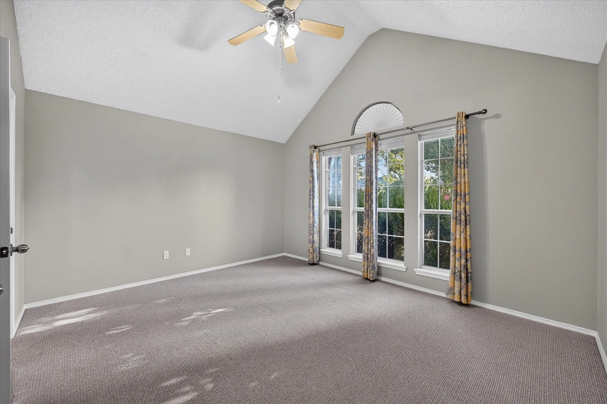 Single Family Residence For Sale in Denton County , 912 Cole Avenue, Denton, Texas 76208, 3 Bedroom, 2 Bathroom, 2 Garage spaces, 1,252 Sqft, built in 2006, mls#21388509, Real Estate Agent in Denton, Homes For Sale in Denton county, Homes For Sale in Denton, Realtor in Denton Texas, Real Estate Brokerage Independent Realty Texas, Luminita Cordes Realtor