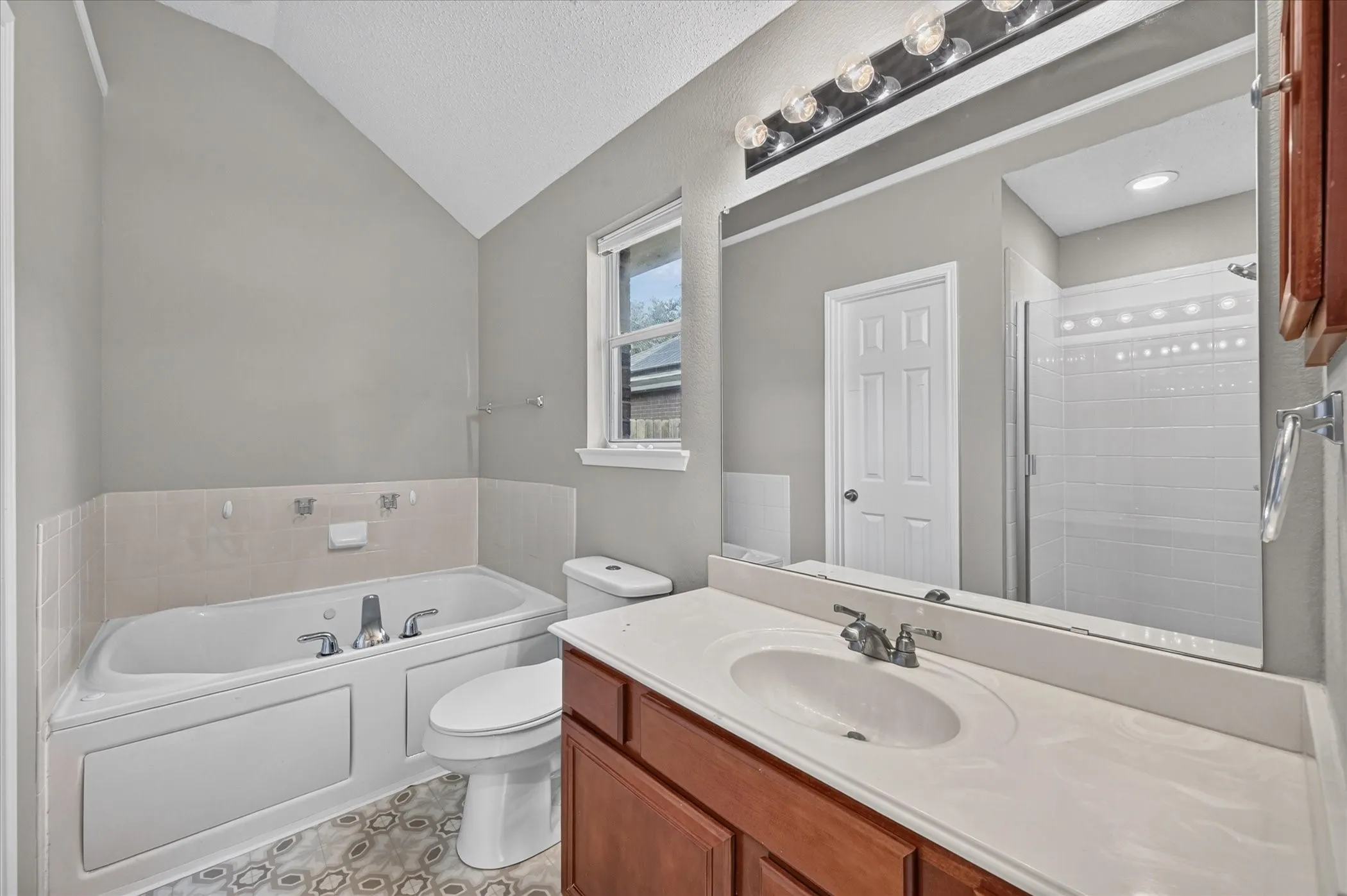 Single Family Residence For Sale in Denton County , 912 Cole Avenue, Denton, Texas 76208, 3 Bedroom, 2 Bathroom, 2 Garage spaces, 1,252 Sqft, built in 2006, mls#21388509, Real Estate Agent in Denton, Homes For Sale in Denton county, Homes For Sale in Denton, Realtor in Denton Texas, Real Estate Brokerage Independent Realty Texas, Luminita Cordes Realtor