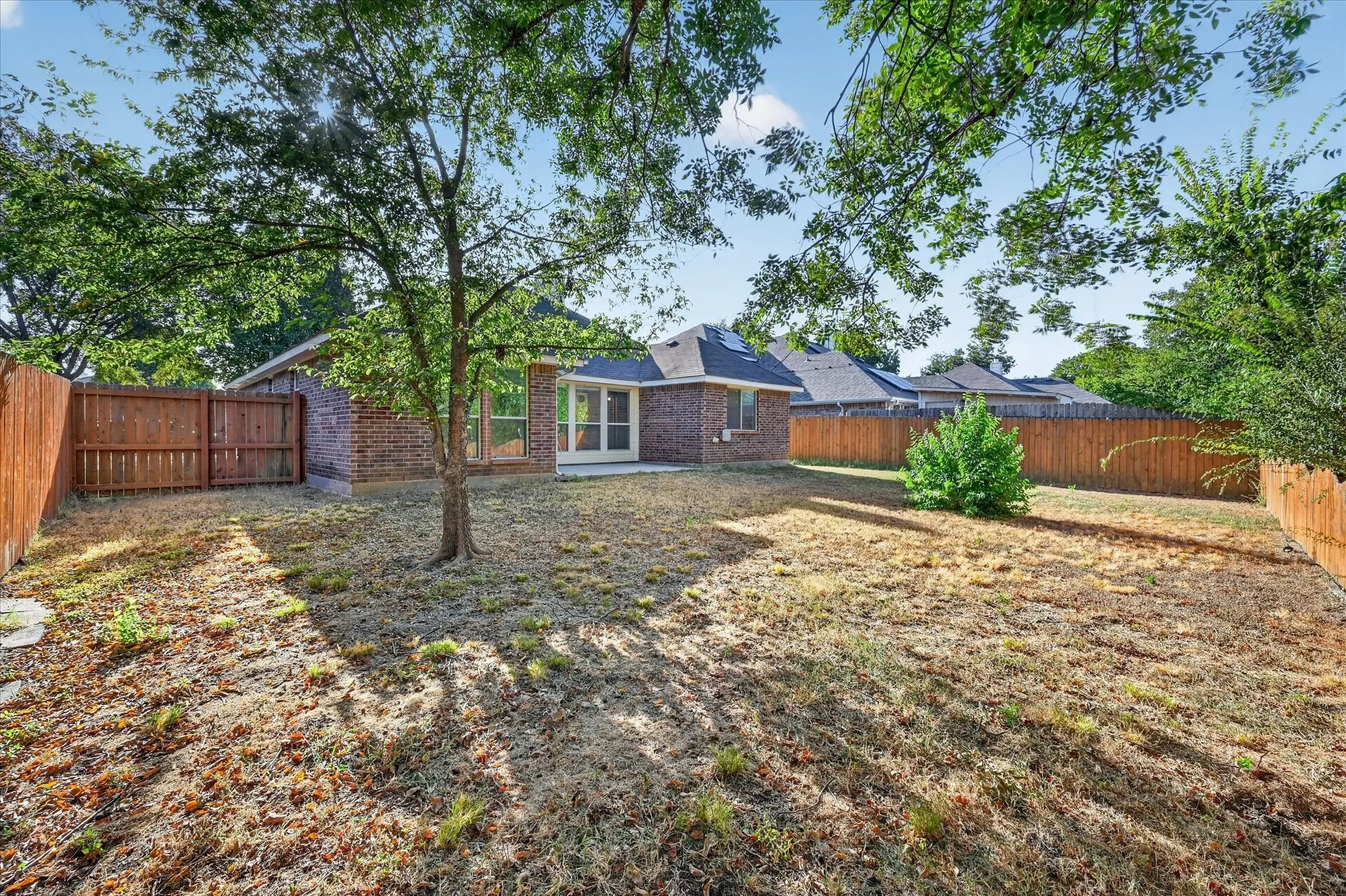 Single Family Residence For Sale in Denton County , 912 Cole Avenue, Denton, Texas 76208, 3 Bedroom, 2 Bathroom, 2 Garage spaces, 1,252 Sqft, built in 2006, mls#21388509, Real Estate Agent in Denton, Homes For Sale in Denton county, Homes For Sale in Denton, Realtor in Denton Texas, Real Estate Brokerage Independent Realty Texas, Luminita Cordes Realtor