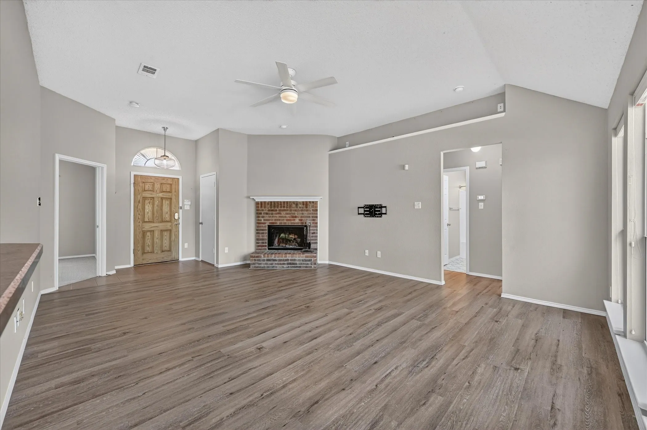 Single Family Residence For Sale in Denton County , 912 Cole Avenue, Denton, Texas 76208, 3 Bedroom, 2 Bathroom, 2 Garage spaces, 1,252 Sqft, built in 2006, mls#21388509, Real Estate Agent in Denton, Homes For Sale in Denton county, Homes For Sale in Denton, Realtor in Denton Texas, Real Estate Brokerage Independent Realty Texas, Luminita Cordes Realtor