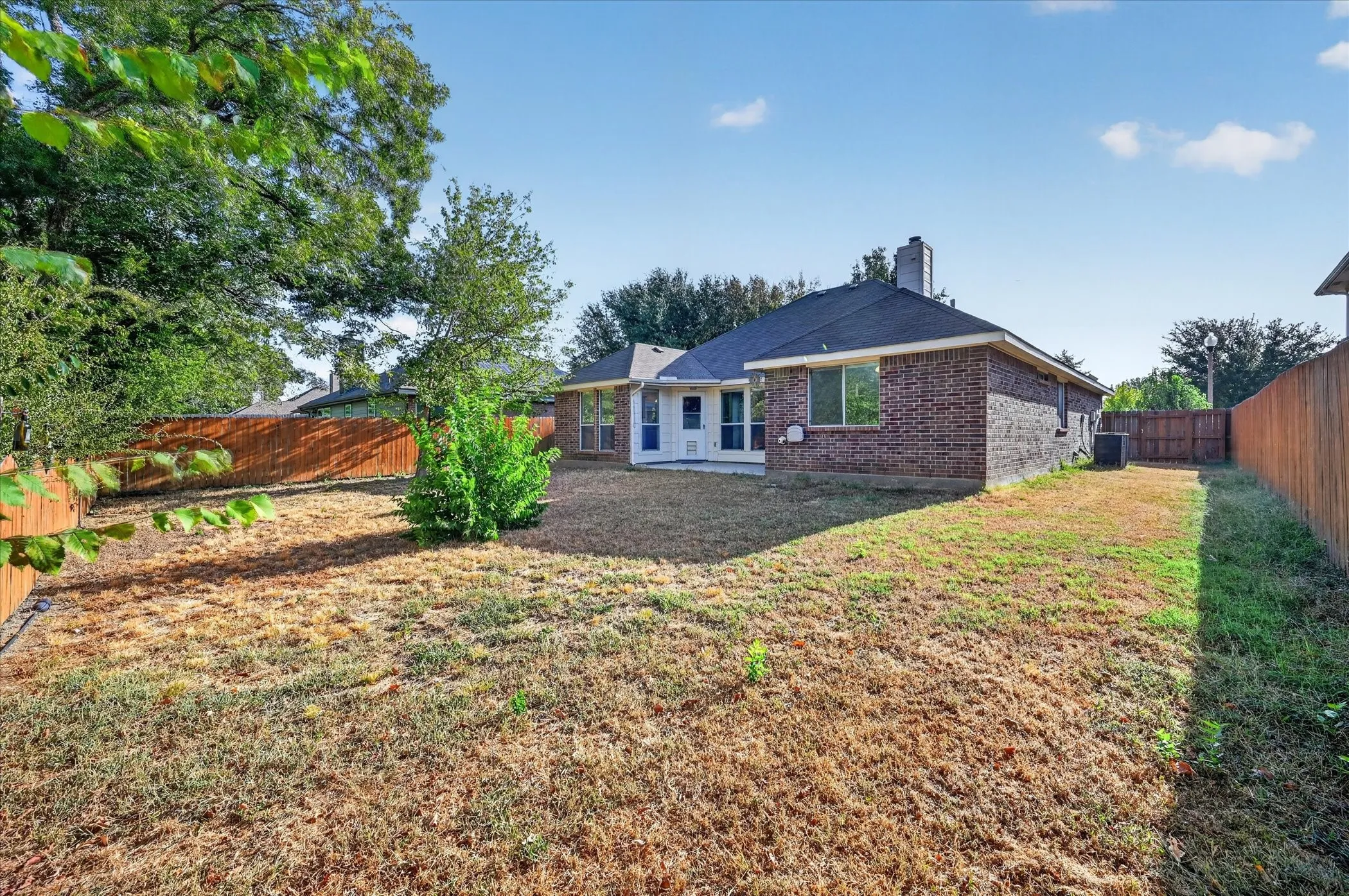 Single Family Residence For Sale in Denton County , 912 Cole Avenue, Denton, Texas 76208, 3 Bedroom, 2 Bathroom, 2 Garage spaces, 1,252 Sqft, built in 2006, mls#21388509, Real Estate Agent in Denton, Homes For Sale in Denton county, Homes For Sale in Denton, Realtor in Denton Texas, Real Estate Brokerage Independent Realty Texas, Luminita Cordes Realtor