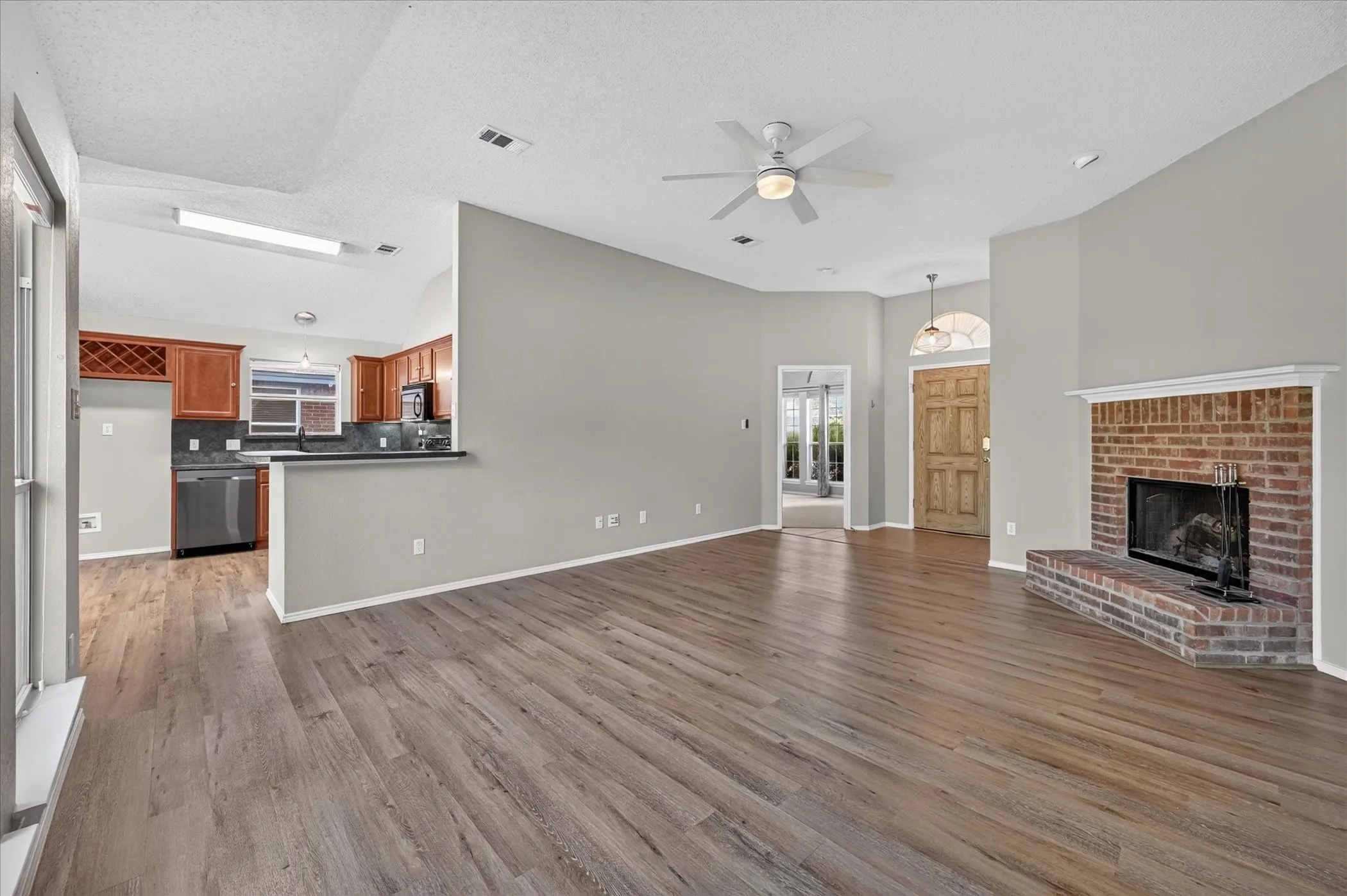 Single Family Residence For Sale in Denton County , 912 Cole Avenue, Denton, Texas 76208, 3 Bedroom, 2 Bathroom, 2 Garage spaces, 1,252 Sqft, built in 2006, mls#21388509, Real Estate Agent in Denton, Homes For Sale in Denton county, Homes For Sale in Denton, Realtor in Denton Texas, Real Estate Brokerage Independent Realty Texas, Luminita Cordes Realtor