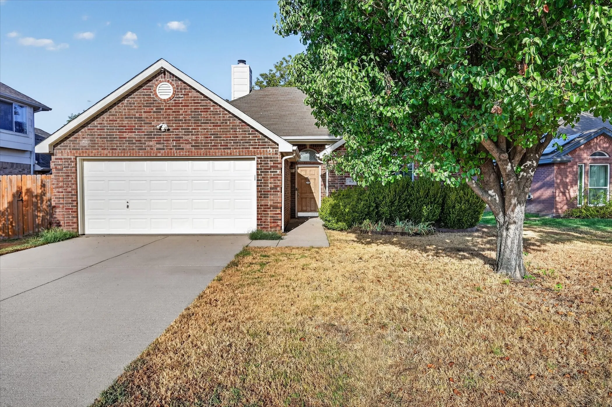 Single Family Residence For Sale in Denton County , 912 Cole Avenue, Denton, Texas 76208, 3 Bedroom, 2 Bathroom, 2 Garage spaces, 1,252 Sqft, built in 2006, mls#21388509, Real Estate Agent in Denton, Homes For Sale in Denton county, Homes For Sale in Denton, Realtor in Denton Texas, Real Estate Brokerage Independent Realty Texas, Luminita Cordes Realtor