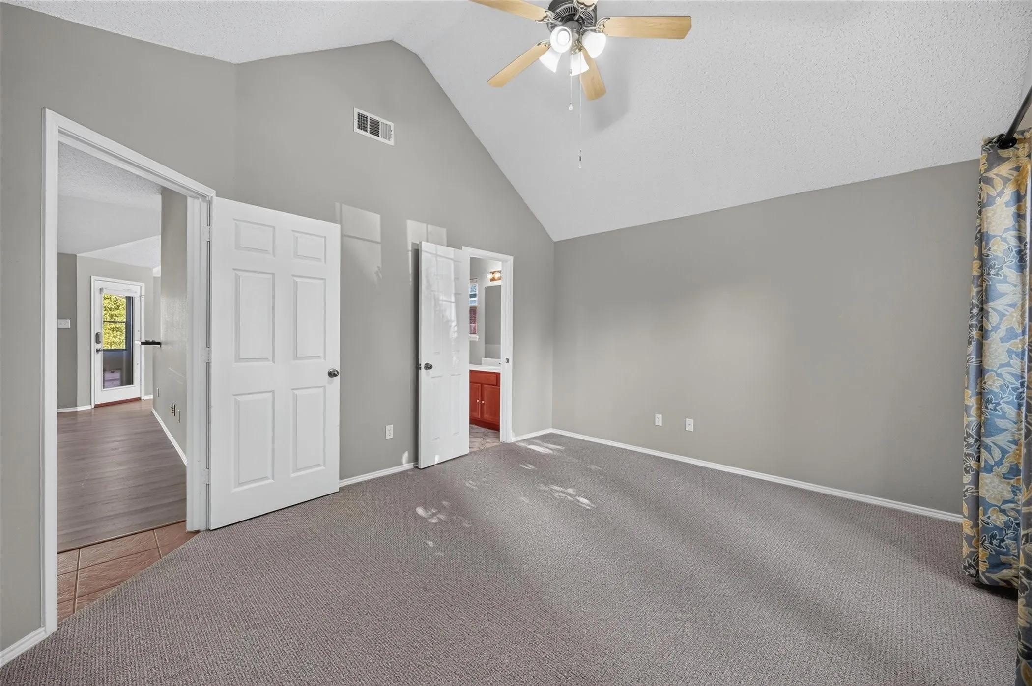 Single Family Residence For Sale in Denton County , 912 Cole Avenue, Denton, Texas 76208, 3 Bedroom, 2 Bathroom, 2 Garage spaces, 1,252 Sqft, built in 2006, mls#21388509, Real Estate Agent in Denton, Homes For Sale in Denton county, Homes For Sale in Denton, Realtor in Denton Texas, Real Estate Brokerage Independent Realty Texas, Luminita Cordes Realtor
