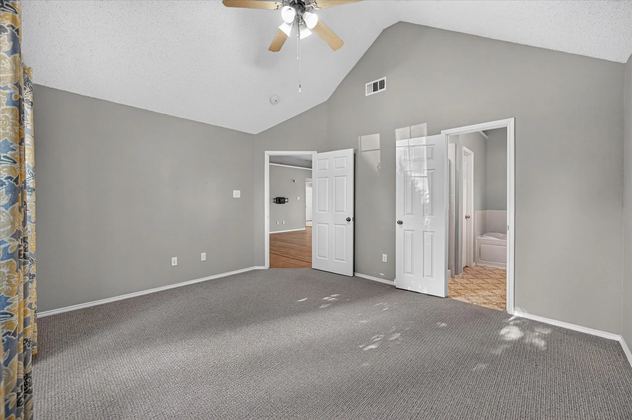 Single Family Residence For Sale in Denton County , 912 Cole Avenue, Denton, Texas 76208, 3 Bedroom, 2 Bathroom, 2 Garage spaces, 1,252 Sqft, built in 2006, mls#21388509, Real Estate Agent in Denton, Homes For Sale in Denton county, Homes For Sale in Denton, Realtor in Denton Texas, Real Estate Brokerage Independent Realty Texas, Luminita Cordes Realtor
