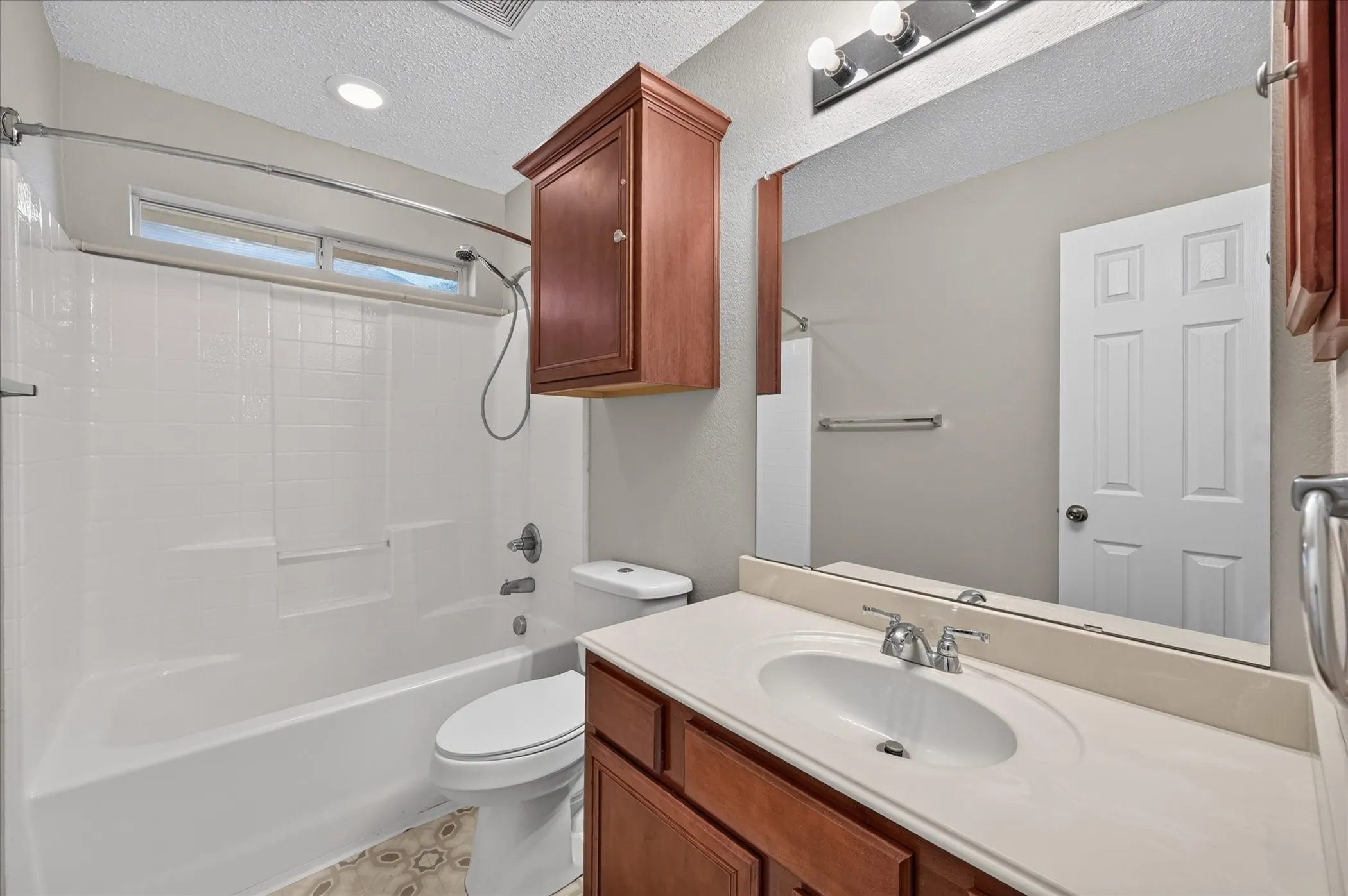 Single Family Residence For Sale in Denton County , 912 Cole Avenue, Denton, Texas 76208, 3 Bedroom, 2 Bathroom, 2 Garage spaces, 1,252 Sqft, built in 2006, mls#21388509, Real Estate Agent in Denton, Homes For Sale in Denton county, Homes For Sale in Denton, Realtor in Denton Texas, Real Estate Brokerage Independent Realty Texas, Luminita Cordes Realtor