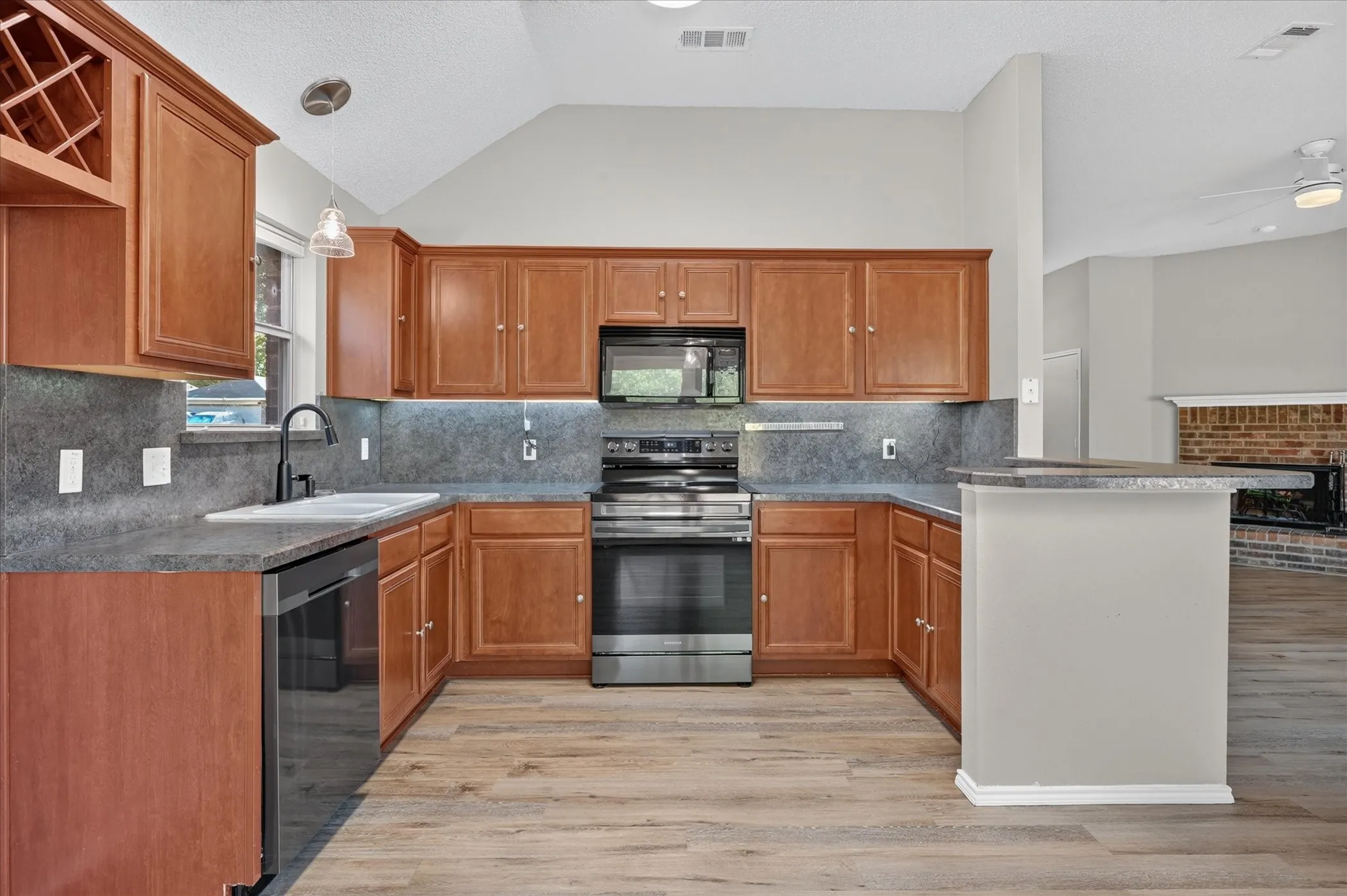 Single Family Residence For Sale in Denton County , 912 Cole Avenue, Denton, Texas 76208, 3 Bedroom, 2 Bathroom, 2 Garage spaces, 1,252 Sqft, built in 2006, mls#21388509, Real Estate Agent in Denton, Homes For Sale in Denton county, Homes For Sale in Denton, Realtor in Denton Texas, Real Estate Brokerage Independent Realty Texas, Luminita Cordes Realtor