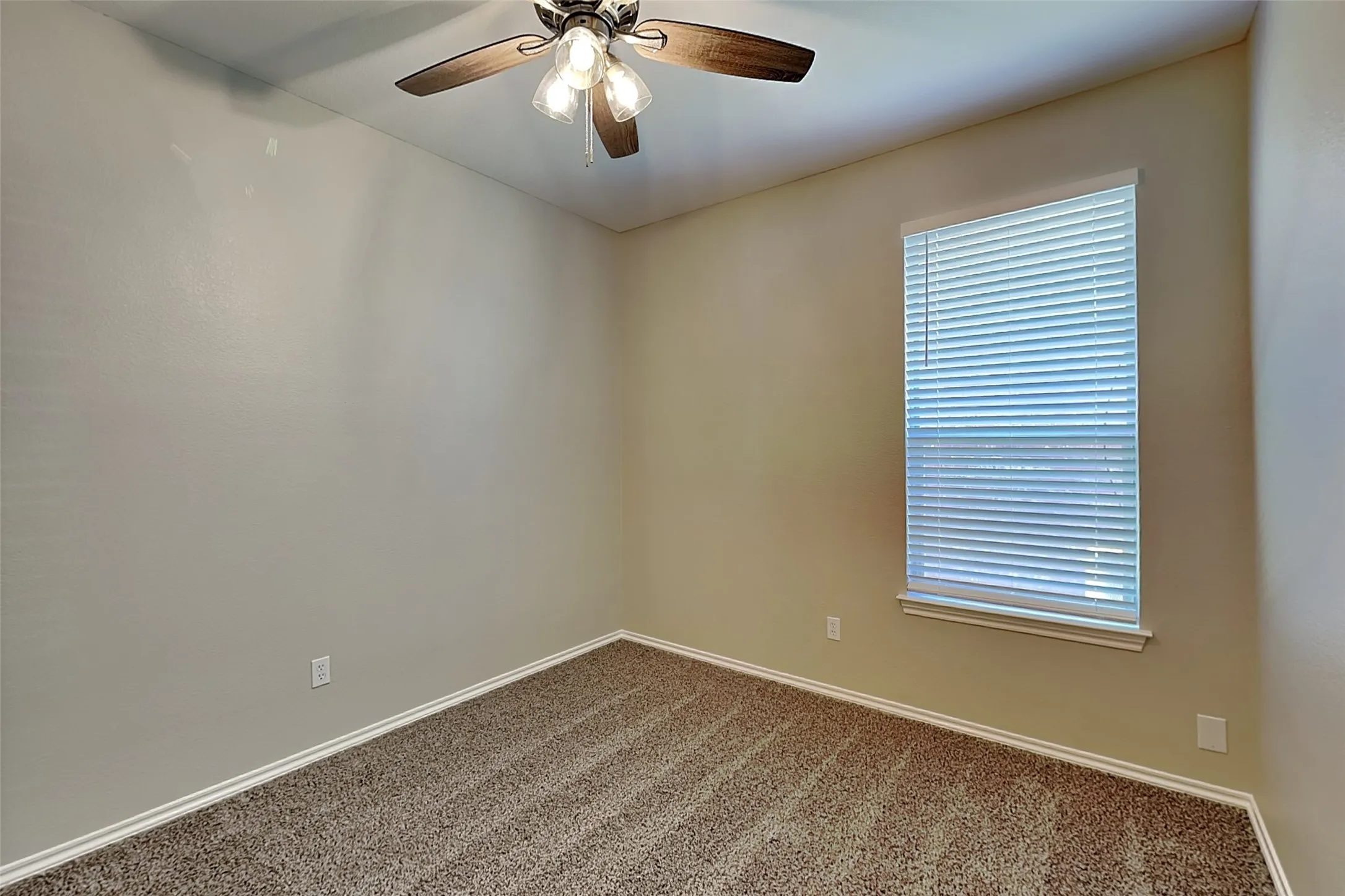 Single Family Residence For Rent in Tarrant County , 3848 Brandywine Lane, Fort Worth, Texas 76244, 3 Bedroom, 2 Bathroom, 2 Garage spaces, 1,584 Sqft, built in 2003, mls#21388946, Real Estate Agent in Fort Worth, Homes For Rent in Tarrant county, Homes For Rent in Fort Worth, Realtor in Fort Worth Texas, Real Estate Brokerage Independent Realty Texas, Luminita Cordes Realtor
