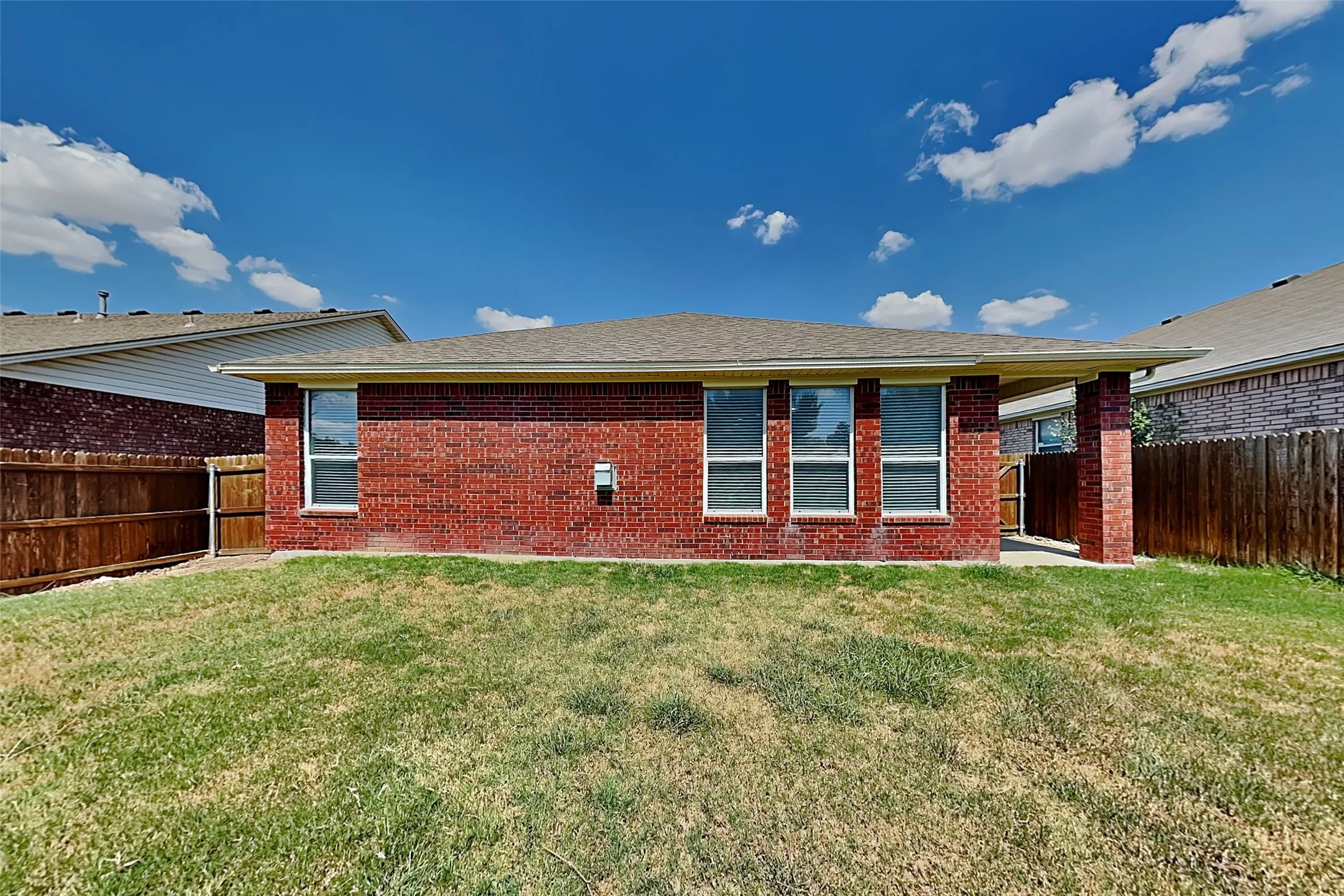 Single Family Residence For Rent in Tarrant County , 3848 Brandywine Lane, Fort Worth, Texas 76244, 3 Bedroom, 2 Bathroom, 2 Garage spaces, 1,584 Sqft, built in 2003, mls#21388946, Real Estate Agent in Fort Worth, Homes For Rent in Tarrant county, Homes For Rent in Fort Worth, Realtor in Fort Worth Texas, Real Estate Brokerage Independent Realty Texas, Luminita Cordes Realtor
