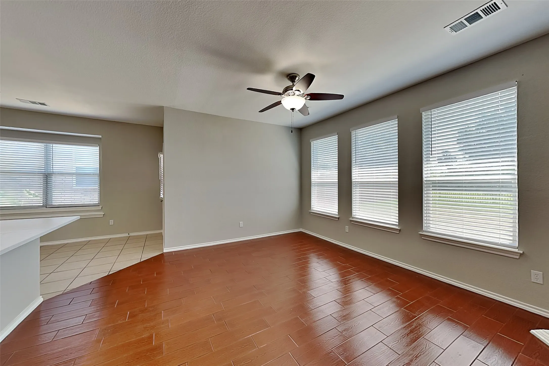 Single Family Residence For Rent in Tarrant County , 3848 Brandywine Lane, Fort Worth, Texas 76244, 3 Bedroom, 2 Bathroom, 2 Garage spaces, 1,584 Sqft, built in 2003, mls#21388946, Real Estate Agent in Fort Worth, Homes For Rent in Tarrant county, Homes For Rent in Fort Worth, Realtor in Fort Worth Texas, Real Estate Brokerage Independent Realty Texas, Luminita Cordes Realtor