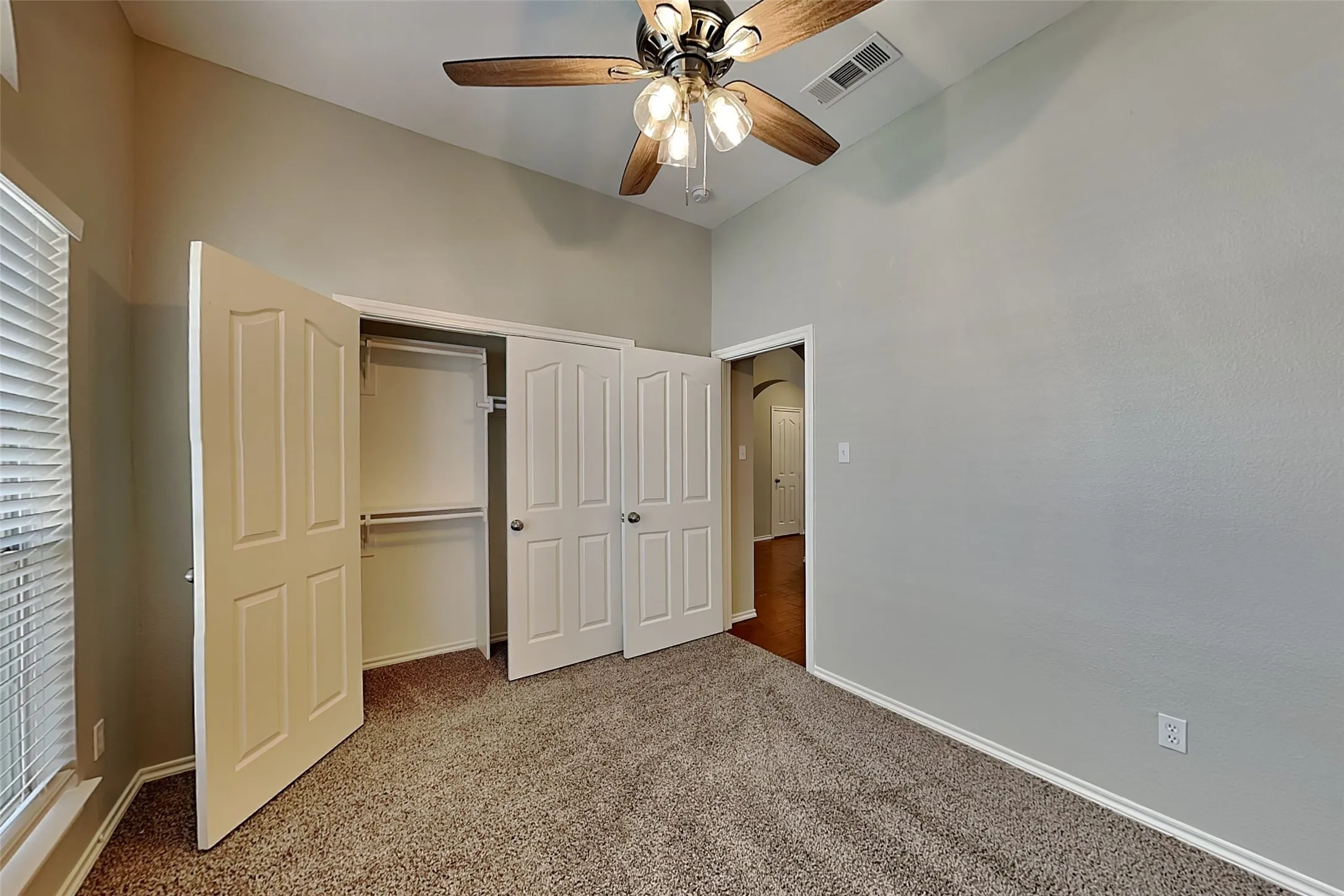 Single Family Residence For Rent in Tarrant County , 3848 Brandywine Lane, Fort Worth, Texas 76244, 3 Bedroom, 2 Bathroom, 2 Garage spaces, 1,584 Sqft, built in 2003, mls#21388946, Real Estate Agent in Fort Worth, Homes For Rent in Tarrant county, Homes For Rent in Fort Worth, Realtor in Fort Worth Texas, Real Estate Brokerage Independent Realty Texas, Luminita Cordes Realtor