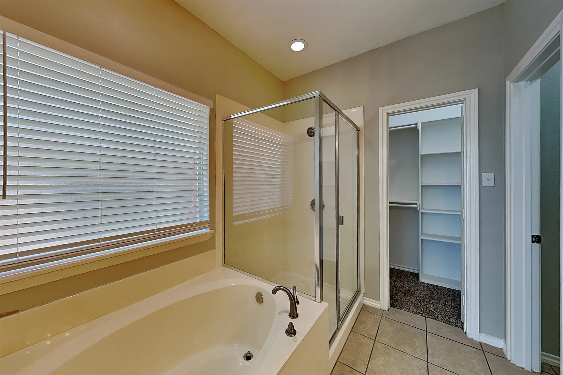 Single Family Residence For Rent in Tarrant County , 3848 Brandywine Lane, Fort Worth, Texas 76244, 3 Bedroom, 2 Bathroom, 2 Garage spaces, 1,584 Sqft, built in 2003, mls#21388946, Real Estate Agent in Fort Worth, Homes For Rent in Tarrant county, Homes For Rent in Fort Worth, Realtor in Fort Worth Texas, Real Estate Brokerage Independent Realty Texas, Luminita Cordes Realtor