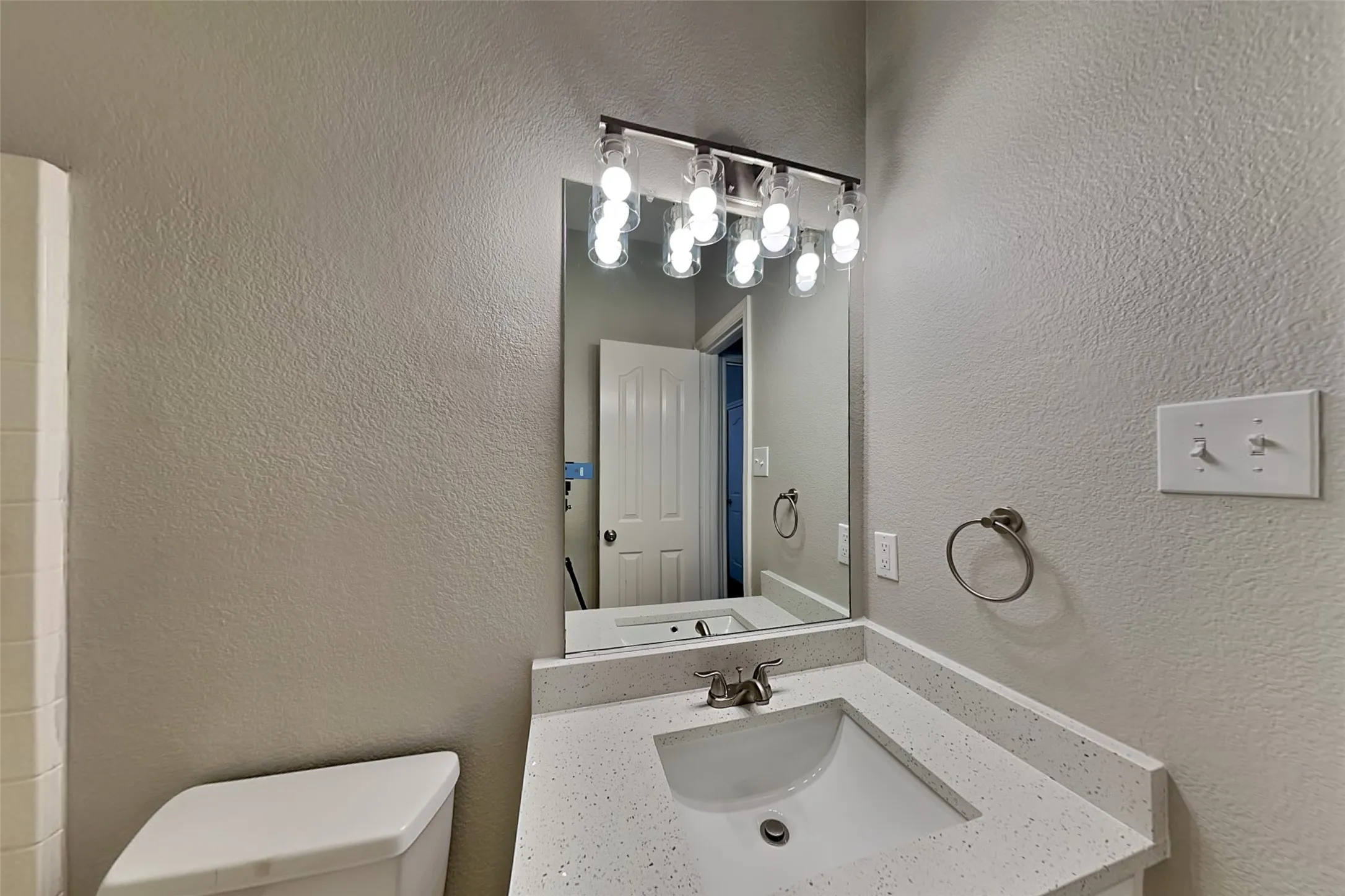 Single Family Residence For Rent in Tarrant County , 3848 Brandywine Lane, Fort Worth, Texas 76244, 3 Bedroom, 2 Bathroom, 2 Garage spaces, 1,584 Sqft, built in 2003, mls#21388946, Real Estate Agent in Fort Worth, Homes For Rent in Tarrant county, Homes For Rent in Fort Worth, Realtor in Fort Worth Texas, Real Estate Brokerage Independent Realty Texas, Luminita Cordes Realtor