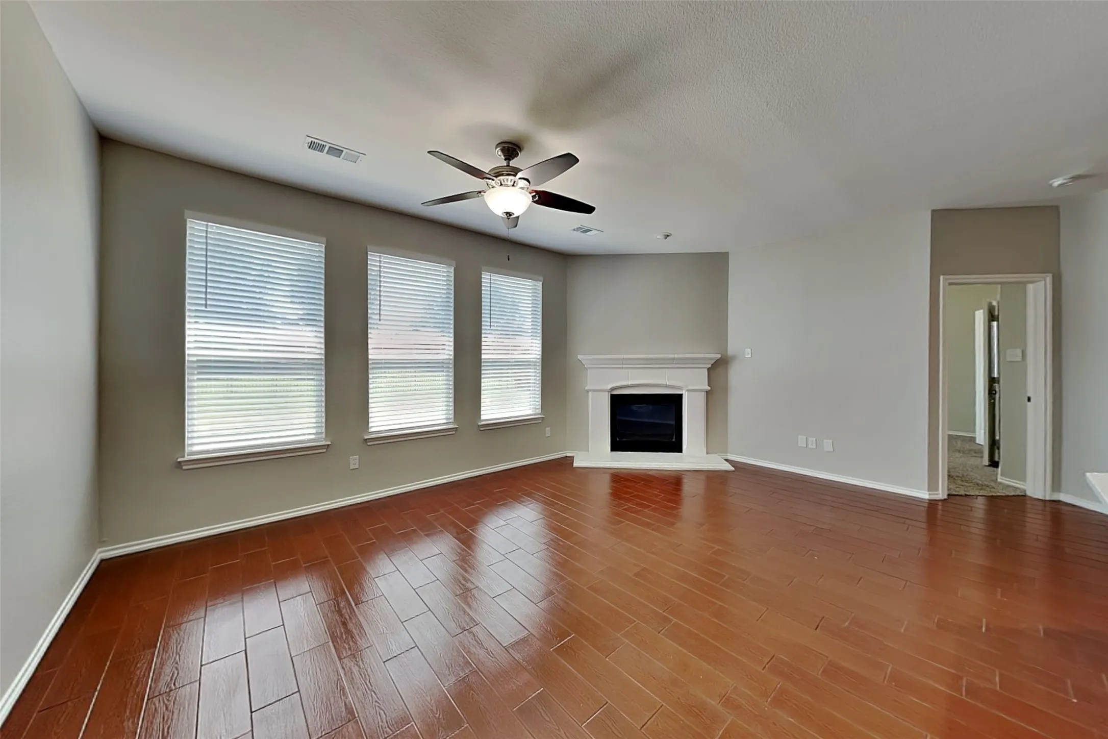 Single Family Residence For Rent in Tarrant County , 3848 Brandywine Lane, Fort Worth, Texas 76244, 3 Bedroom, 2 Bathroom, 2 Garage spaces, 1,584 Sqft, built in 2003, mls#21388946, Real Estate Agent in Fort Worth, Homes For Rent in Tarrant county, Homes For Rent in Fort Worth, Realtor in Fort Worth Texas, Real Estate Brokerage Independent Realty Texas, Luminita Cordes Realtor