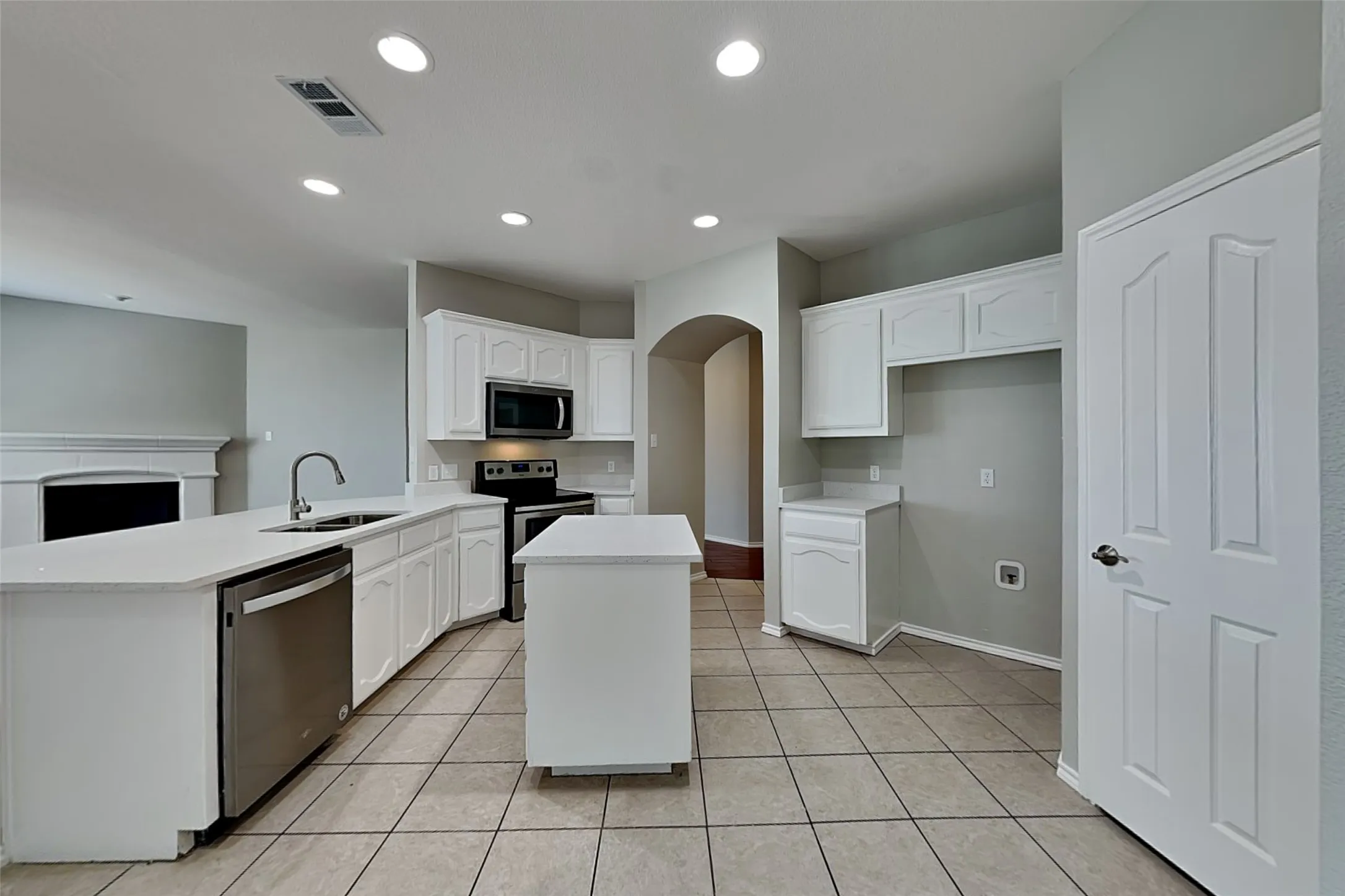 Single Family Residence For Rent in Tarrant County , 3848 Brandywine Lane, Fort Worth, Texas 76244, 3 Bedroom, 2 Bathroom, 2 Garage spaces, 1,584 Sqft, built in 2003, mls#21388946, Real Estate Agent in Fort Worth, Homes For Rent in Tarrant county, Homes For Rent in Fort Worth, Realtor in Fort Worth Texas, Real Estate Brokerage Independent Realty Texas, Luminita Cordes Realtor