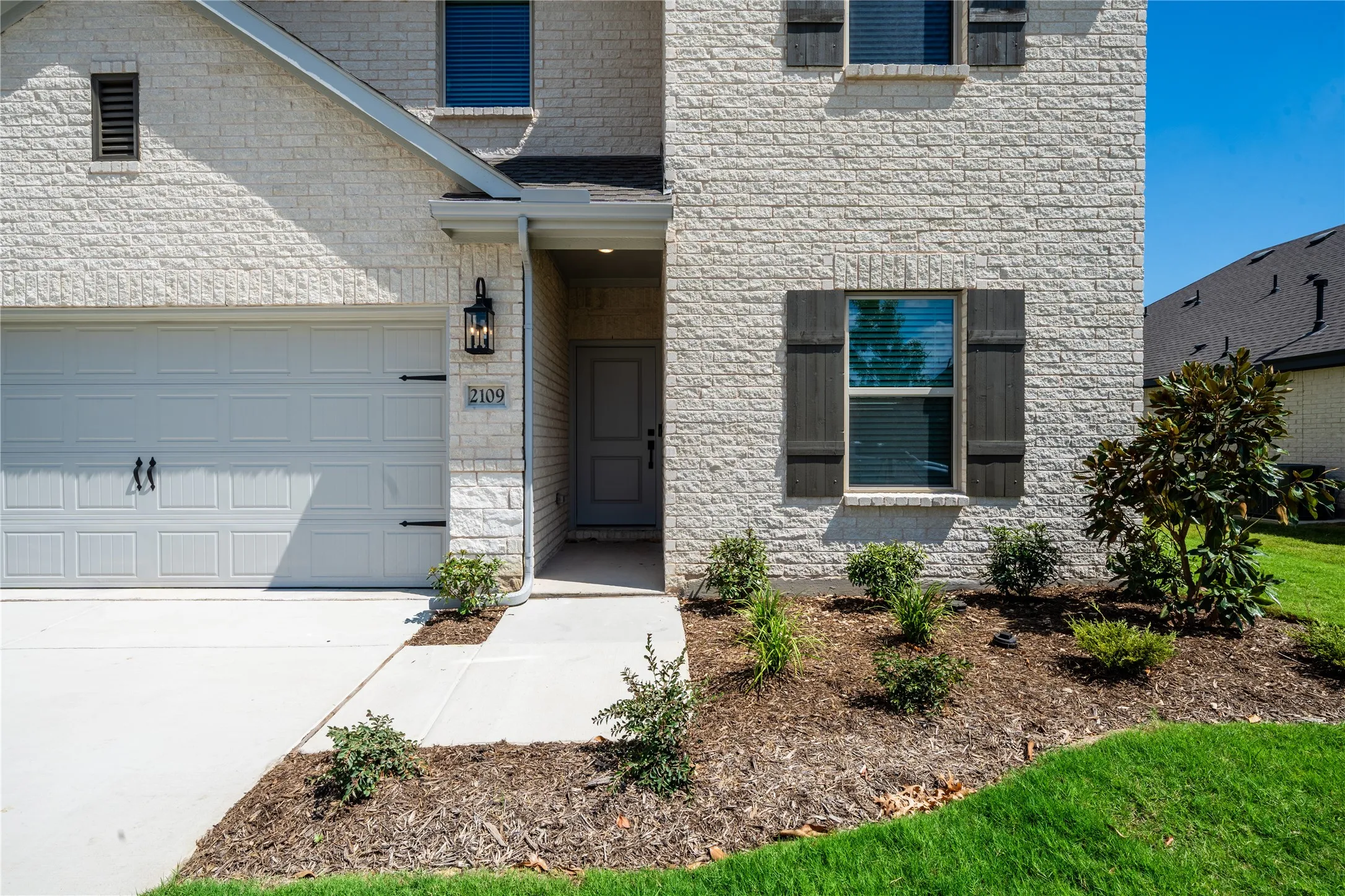 Single Family Residence For Rent in Grayson County , 2109 Maple Ridge Drive, Van Alstyne, Texas 75495, 5 Bedroom, 3 Bathroom, 2 Garage spaces, 2,659 Sqft, built in 2026, mls#21388948, Real Estate Agent in Van Alstyne, Homes For Rent in Grayson county, Homes For Rent in Van Alstyne, Realtor in Van Alstyne Texas, Real Estate Brokerage Independent Realty Texas, Luminita Cordes Realtor