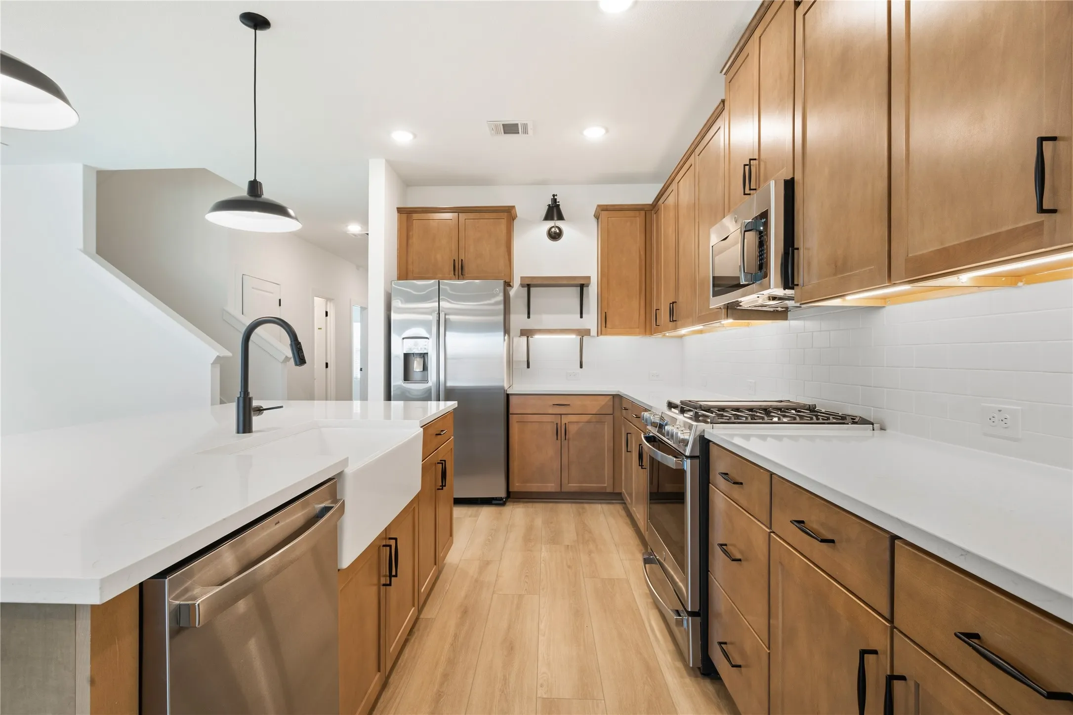 Single Family Residence For Rent in Grayson County , 2109 Maple Ridge Drive, Van Alstyne, Texas 75495, 5 Bedroom, 3 Bathroom, 2 Garage spaces, 2,659 Sqft, built in 2026, mls#21388948, Real Estate Agent in Van Alstyne, Homes For Rent in Grayson county, Homes For Rent in Van Alstyne, Realtor in Van Alstyne Texas, Real Estate Brokerage Independent Realty Texas, Luminita Cordes Realtor