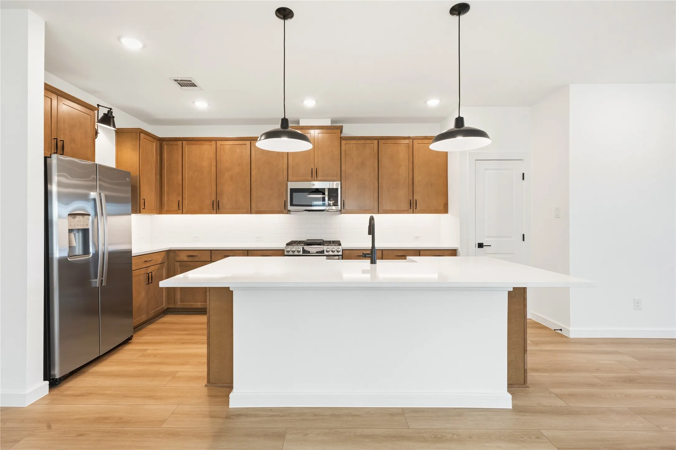 Single Family Residence For Rent in Grayson County , 2109 Maple Ridge Drive, Van Alstyne, Texas 75495, 5 Bedroom, 3 Bathroom, 2 Garage spaces, 2,659 Sqft, built in 2026, mls#21388948, Real Estate Agent in Van Alstyne, Homes For Rent in Grayson county, Homes For Rent in Van Alstyne, Realtor in Van Alstyne Texas, Real Estate Brokerage Independent Realty Texas, Luminita Cordes Realtor