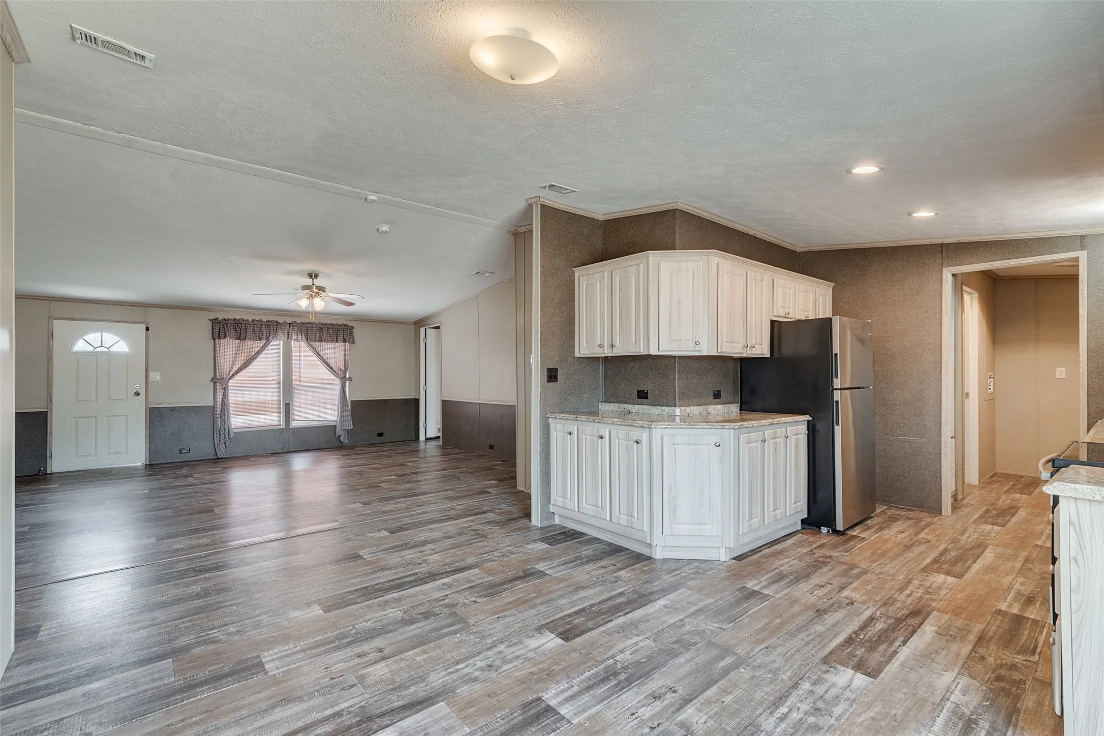 Mobile Home For Sale in Wise County , 181 Sondra Lin Boulevard, Decatur, Texas 76234, 3 Bedroom, 2 Bathroom, Garage spaces, 1,408 Sqft, built in 2020, mls#21388947, Real Estate Agent in Decatur, Homes For Sale in Wise county, Homes For Sale in Decatur, Realtor in Decatur Texas, Real Estate Brokerage Independent Realty Texas, Luminita Cordes Realtor