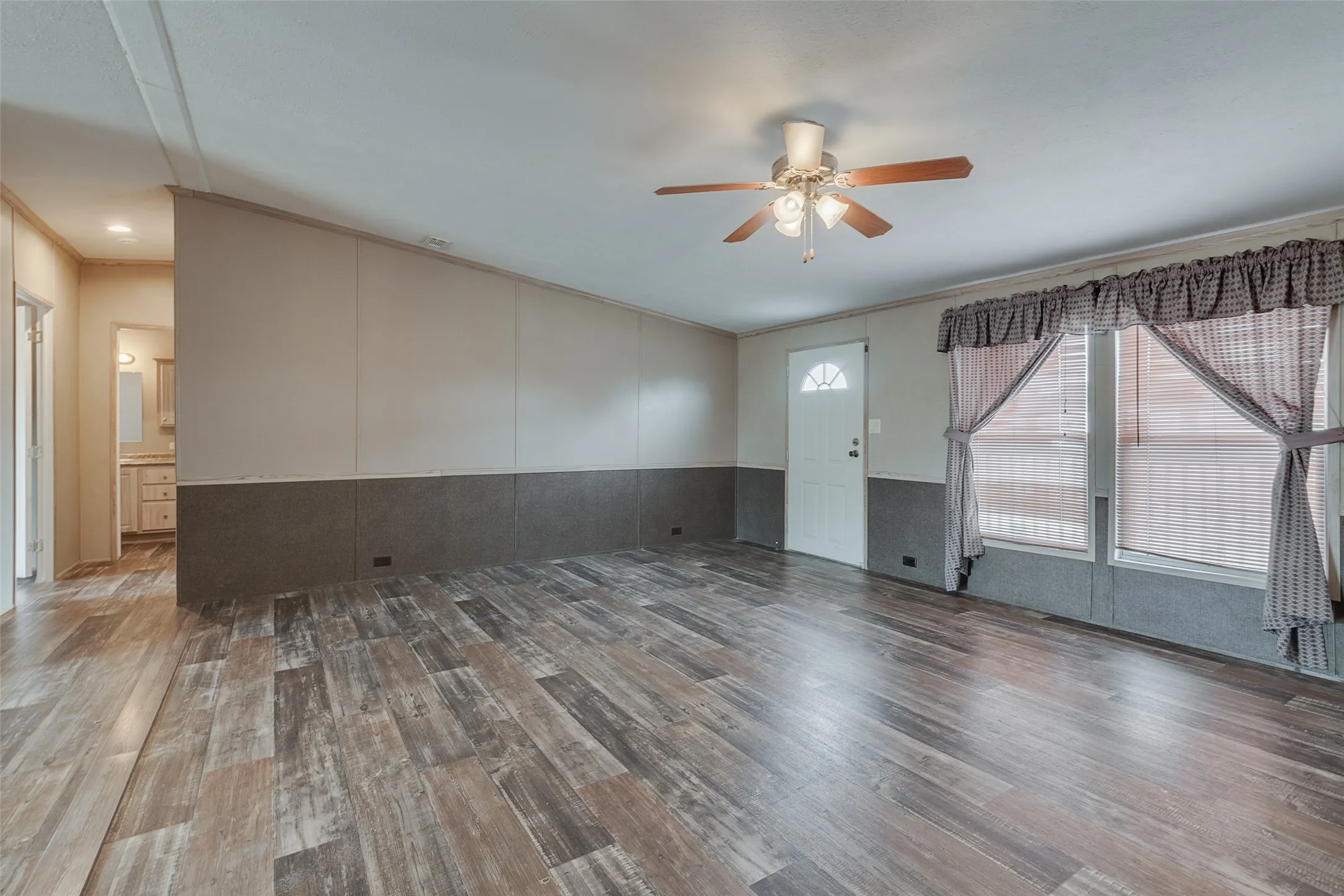 Mobile Home For Sale in Wise County , 181 Sondra Lin Boulevard, Decatur, Texas 76234, 3 Bedroom, 2 Bathroom, Garage spaces, 1,408 Sqft, built in 2020, mls#21388947, Real Estate Agent in Decatur, Homes For Sale in Wise county, Homes For Sale in Decatur, Realtor in Decatur Texas, Real Estate Brokerage Independent Realty Texas, Luminita Cordes Realtor