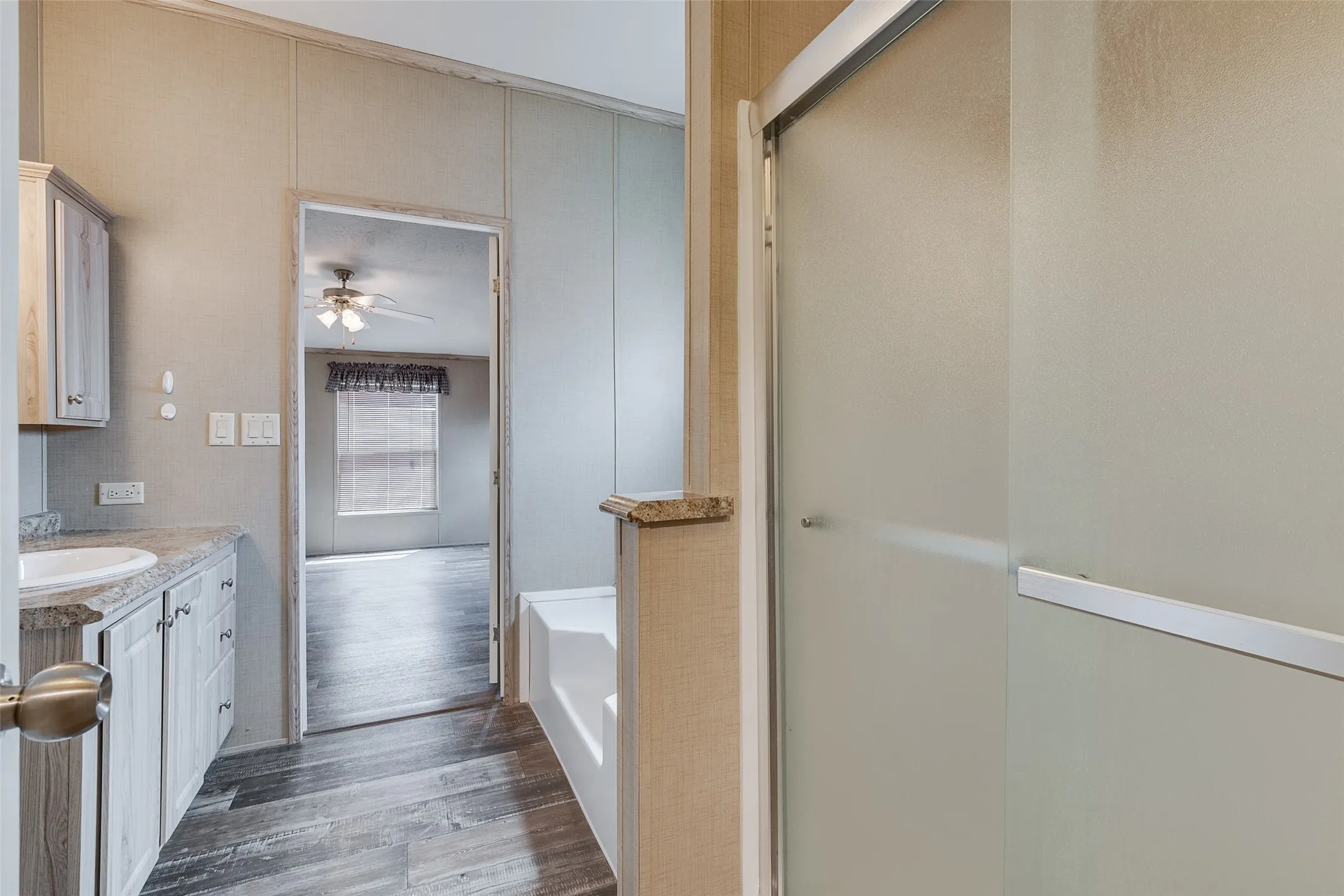 Mobile Home For Sale in Wise County , 181 Sondra Lin Boulevard, Decatur, Texas 76234, 3 Bedroom, 2 Bathroom, Garage spaces, 1,408 Sqft, built in 2020, mls#21388947, Real Estate Agent in Decatur, Homes For Sale in Wise county, Homes For Sale in Decatur, Realtor in Decatur Texas, Real Estate Brokerage Independent Realty Texas, Luminita Cordes Realtor