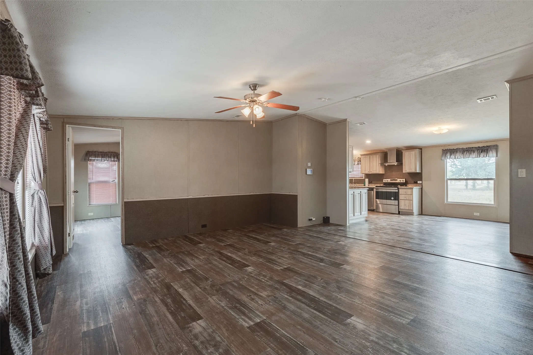 Mobile Home For Sale in Wise County , 181 Sondra Lin Boulevard, Decatur, Texas 76234, 3 Bedroom, 2 Bathroom, Garage spaces, 1,408 Sqft, built in 2020, mls#21388947, Real Estate Agent in Decatur, Homes For Sale in Wise county, Homes For Sale in Decatur, Realtor in Decatur Texas, Real Estate Brokerage Independent Realty Texas, Luminita Cordes Realtor