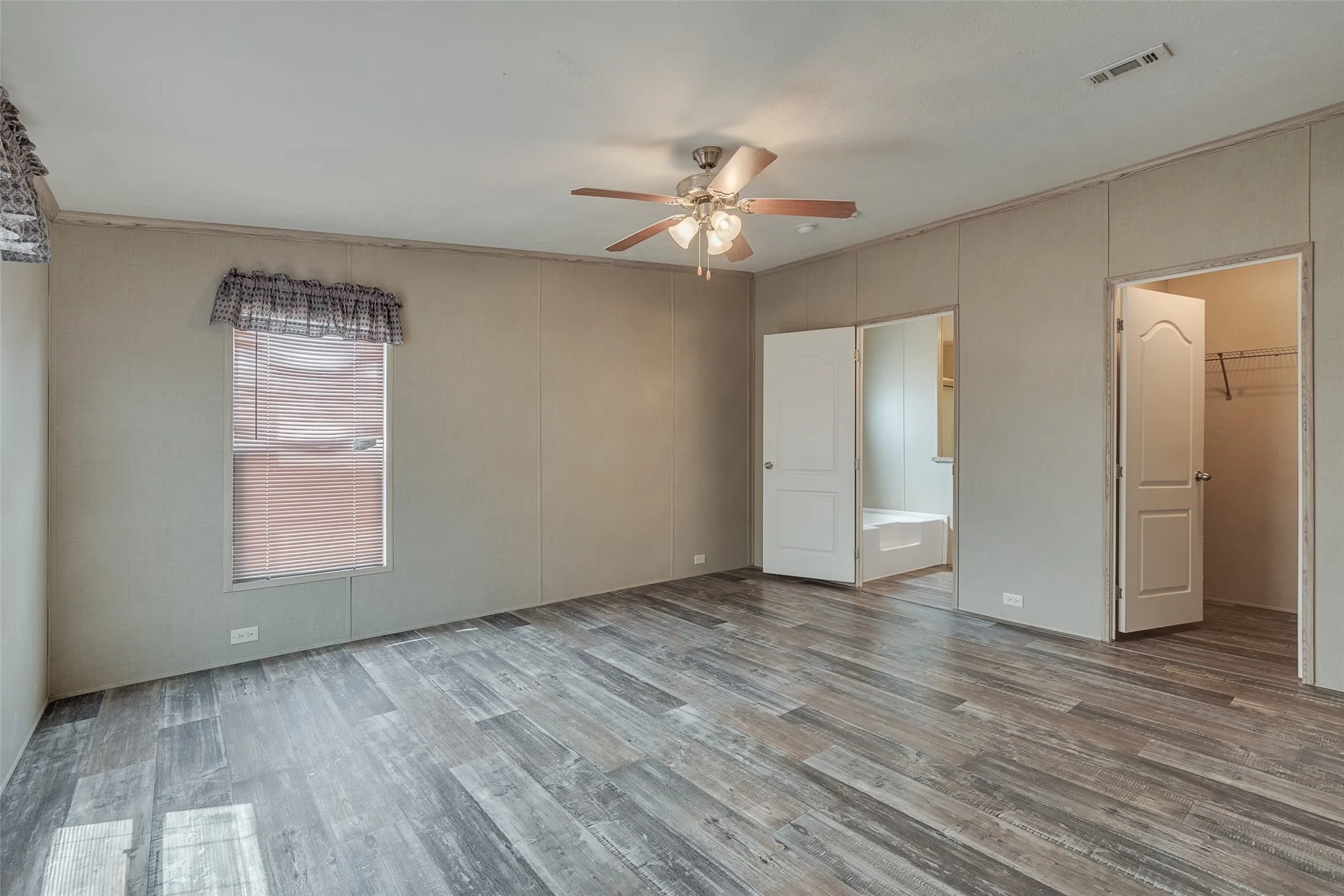 Mobile Home For Sale in Wise County , 181 Sondra Lin Boulevard, Decatur, Texas 76234, 3 Bedroom, 2 Bathroom, Garage spaces, 1,408 Sqft, built in 2020, mls#21388947, Real Estate Agent in Decatur, Homes For Sale in Wise county, Homes For Sale in Decatur, Realtor in Decatur Texas, Real Estate Brokerage Independent Realty Texas, Luminita Cordes Realtor