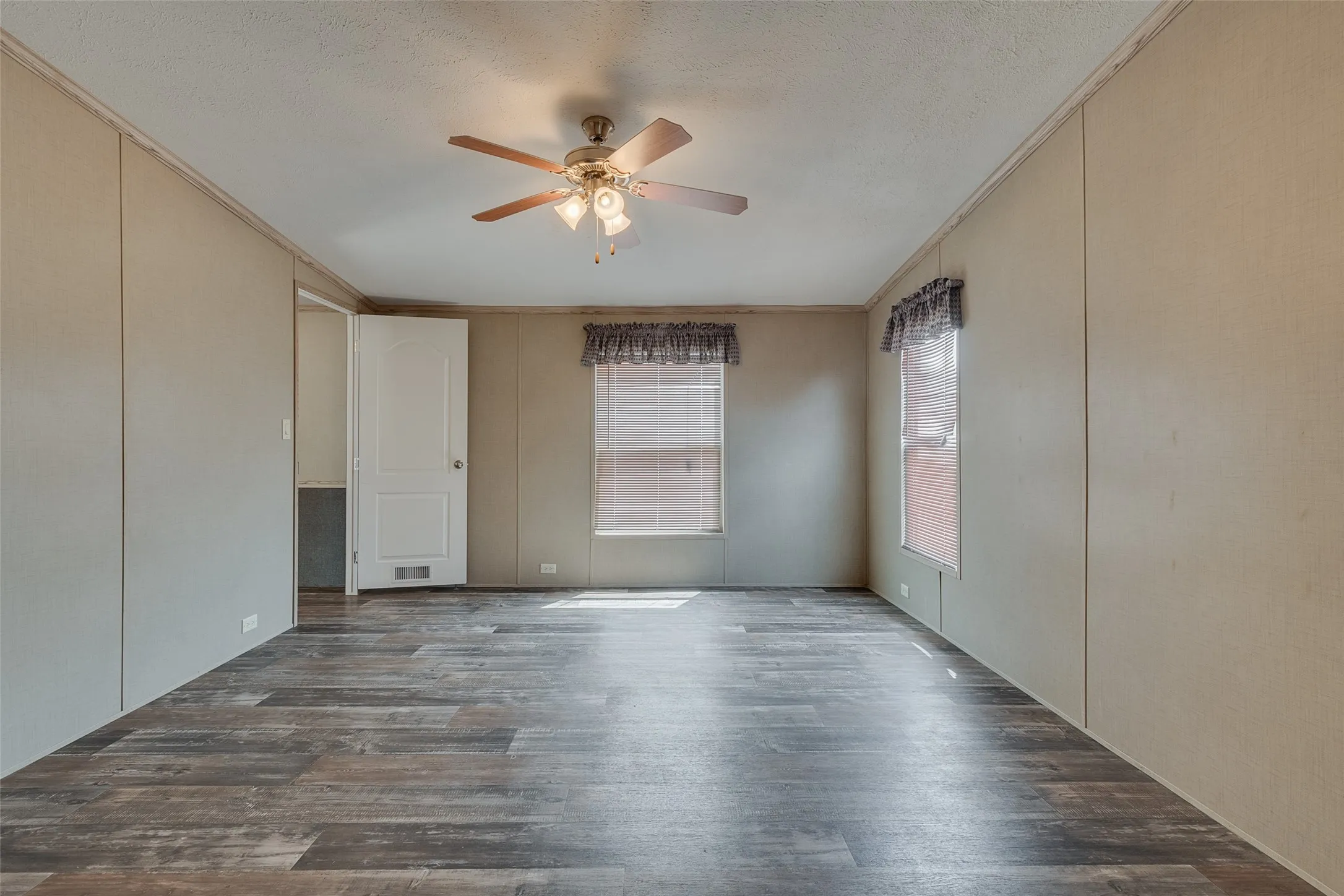 Mobile Home For Sale in Wise County , 181 Sondra Lin Boulevard, Decatur, Texas 76234, 3 Bedroom, 2 Bathroom, Garage spaces, 1,408 Sqft, built in 2020, mls#21388947, Real Estate Agent in Decatur, Homes For Sale in Wise county, Homes For Sale in Decatur, Realtor in Decatur Texas, Real Estate Brokerage Independent Realty Texas, Luminita Cordes Realtor