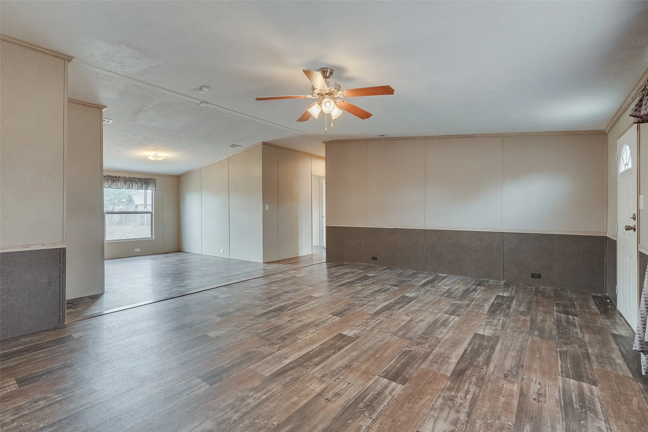 Mobile Home For Sale in Wise County , 181 Sondra Lin Boulevard, Decatur, Texas 76234, 3 Bedroom, 2 Bathroom, Garage spaces, 1,408 Sqft, built in 2020, mls#21388947, Real Estate Agent in Decatur, Homes For Sale in Wise county, Homes For Sale in Decatur, Realtor in Decatur Texas, Real Estate Brokerage Independent Realty Texas, Luminita Cordes Realtor