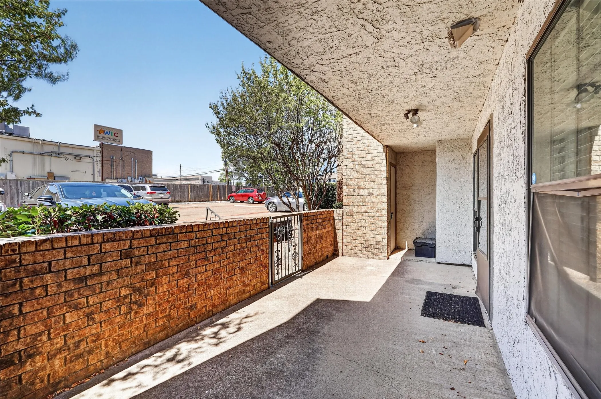 Condominium For Sale in Dallas County , 6108 Abrams Road 403, Dallas, Texas 75231, 1 Bedroom, 1 Bathroom, Garage spaces, 600 Sqft, built in 1984, mls#21383625, Real Estate Agent in Dallas, Homes For Sale in Dallas county, Homes For Sale in Dallas, Realtor in Dallas Texas, Real Estate Brokerage Independent Realty Texas, Luminita Cordes Realtor