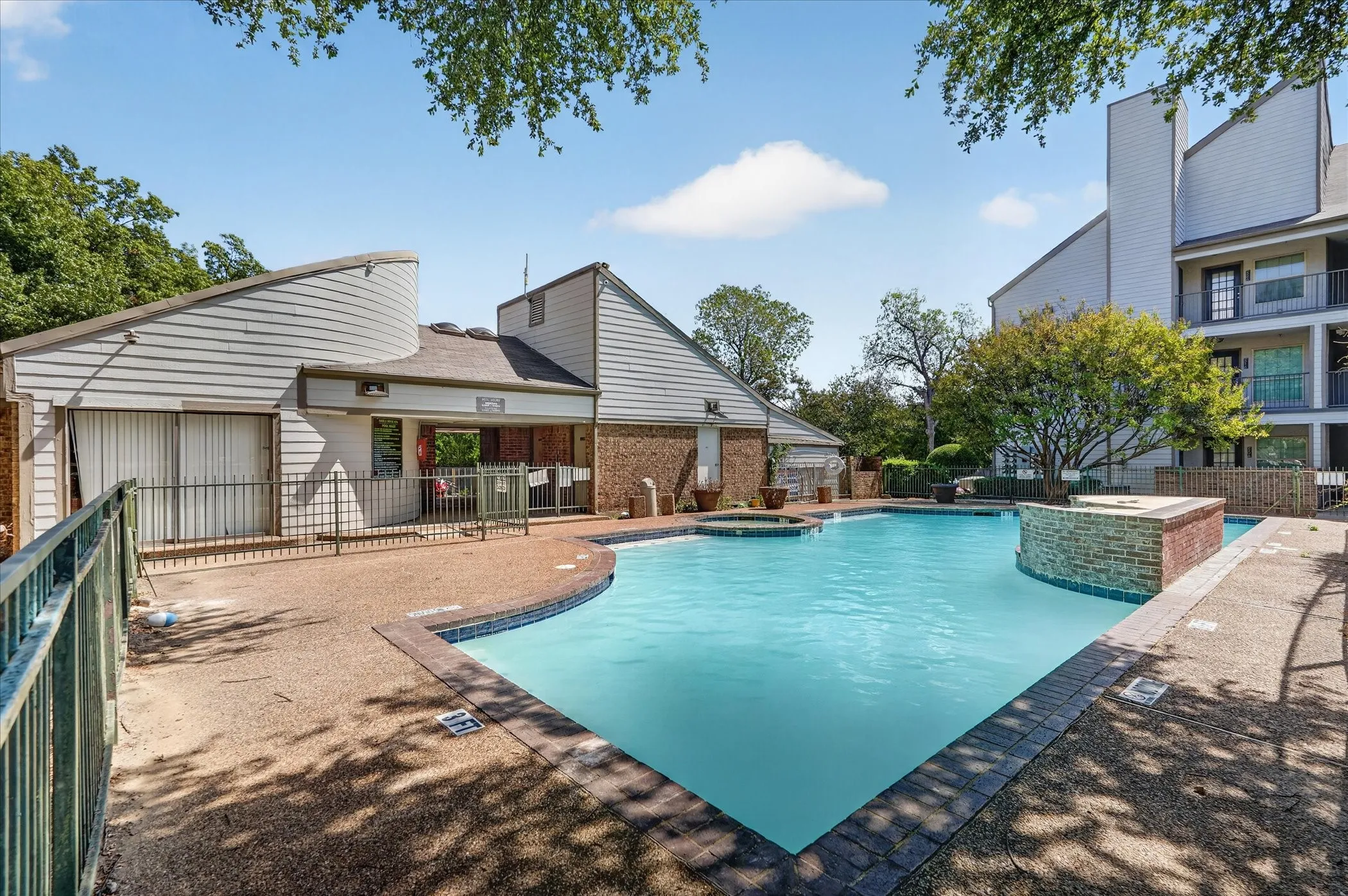 Condominium For Sale in Dallas County , 6108 Abrams Road 403, Dallas, Texas 75231, 1 Bedroom, 1 Bathroom, Garage spaces, 600 Sqft, built in 1984, mls#21383625, Real Estate Agent in Dallas, Homes For Sale in Dallas county, Homes For Sale in Dallas, Realtor in Dallas Texas, Real Estate Brokerage Independent Realty Texas, Luminita Cordes Realtor