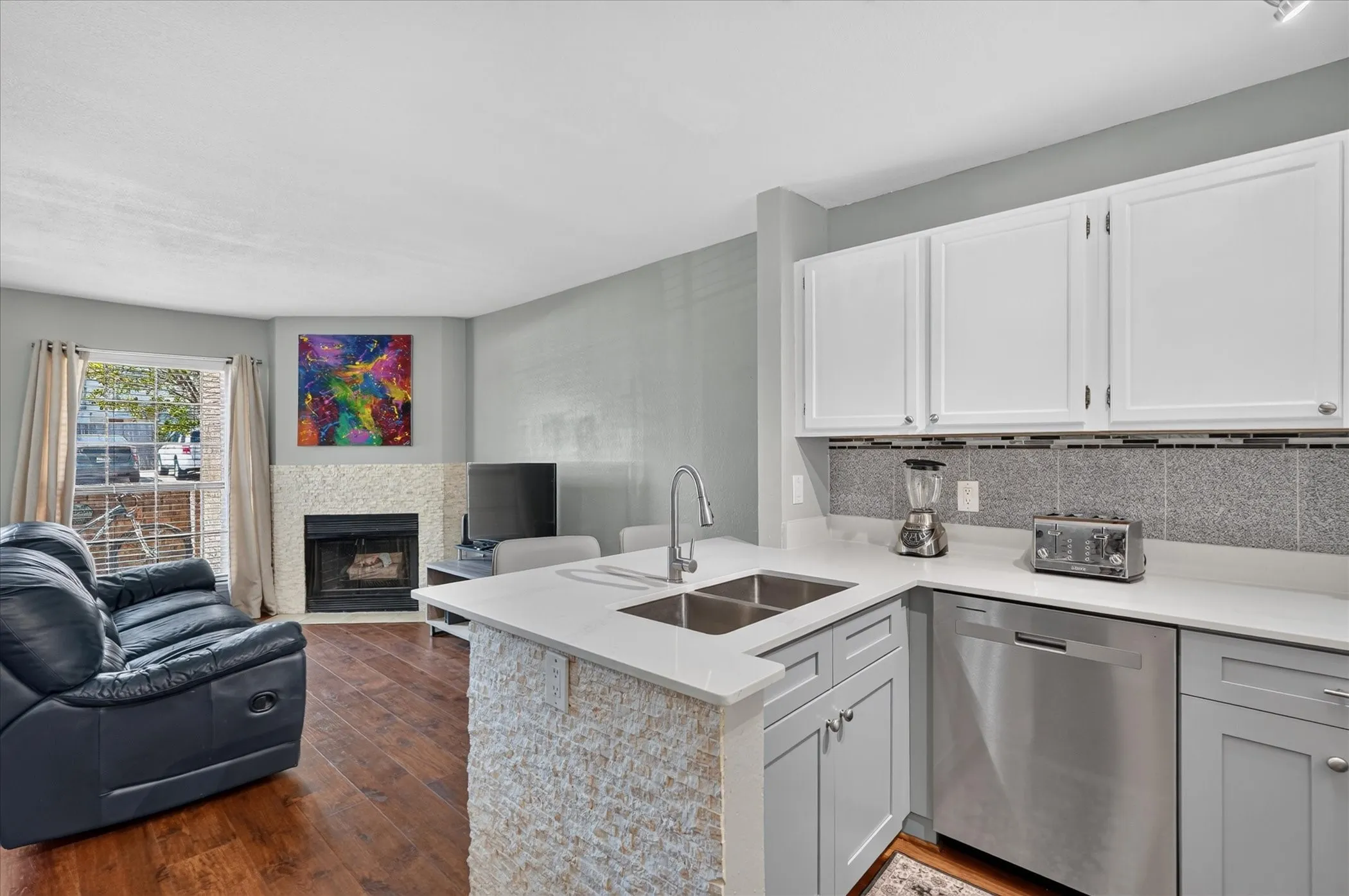 Condominium For Sale in Dallas County , 6108 Abrams Road 403, Dallas, Texas 75231, 1 Bedroom, 1 Bathroom, Garage spaces, 600 Sqft, built in 1984, mls#21383625, Real Estate Agent in Dallas, Homes For Sale in Dallas county, Homes For Sale in Dallas, Realtor in Dallas Texas, Real Estate Brokerage Independent Realty Texas, Luminita Cordes Realtor