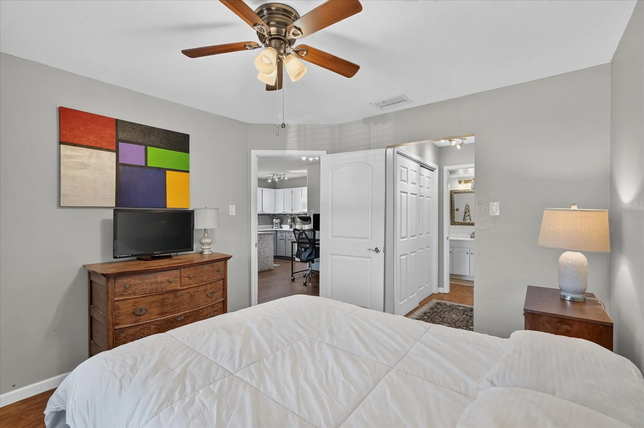Condominium For Sale in Dallas County , 6108 Abrams Road 403, Dallas, Texas 75231, 1 Bedroom, 1 Bathroom, Garage spaces, 600 Sqft, built in 1984, mls#21383625, Real Estate Agent in Dallas, Homes For Sale in Dallas county, Homes For Sale in Dallas, Realtor in Dallas Texas, Real Estate Brokerage Independent Realty Texas, Luminita Cordes Realtor