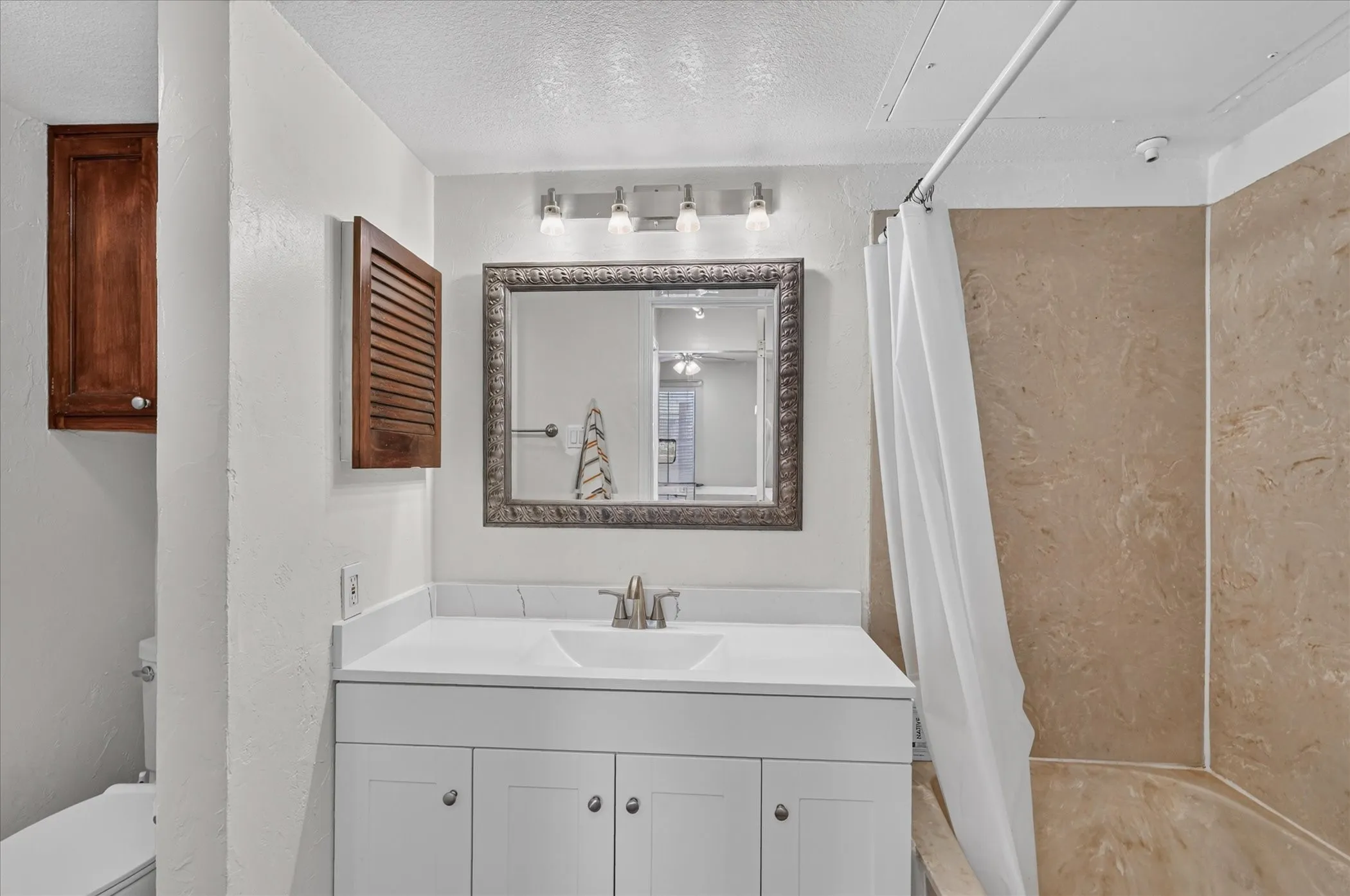 Condominium For Sale in Dallas County , 6108 Abrams Road 403, Dallas, Texas 75231, 1 Bedroom, 1 Bathroom, Garage spaces, 600 Sqft, built in 1984, mls#21383625, Real Estate Agent in Dallas, Homes For Sale in Dallas county, Homes For Sale in Dallas, Realtor in Dallas Texas, Real Estate Brokerage Independent Realty Texas, Luminita Cordes Realtor