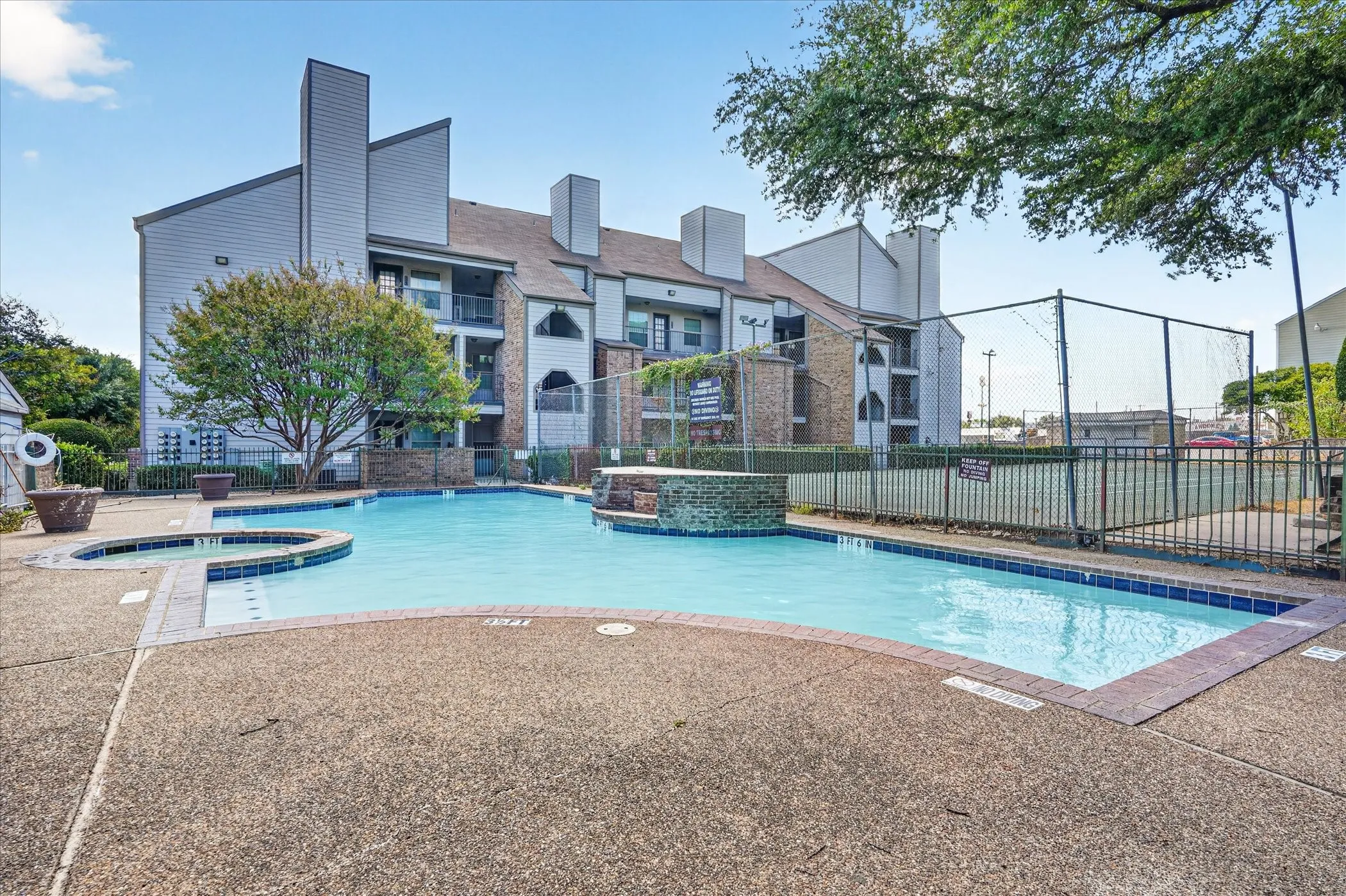 Condominium For Sale in Dallas County , 6108 Abrams Road 403, Dallas, Texas 75231, 1 Bedroom, 1 Bathroom, Garage spaces, 600 Sqft, built in 1984, mls#21383625, Real Estate Agent in Dallas, Homes For Sale in Dallas county, Homes For Sale in Dallas, Realtor in Dallas Texas, Real Estate Brokerage Independent Realty Texas, Luminita Cordes Realtor