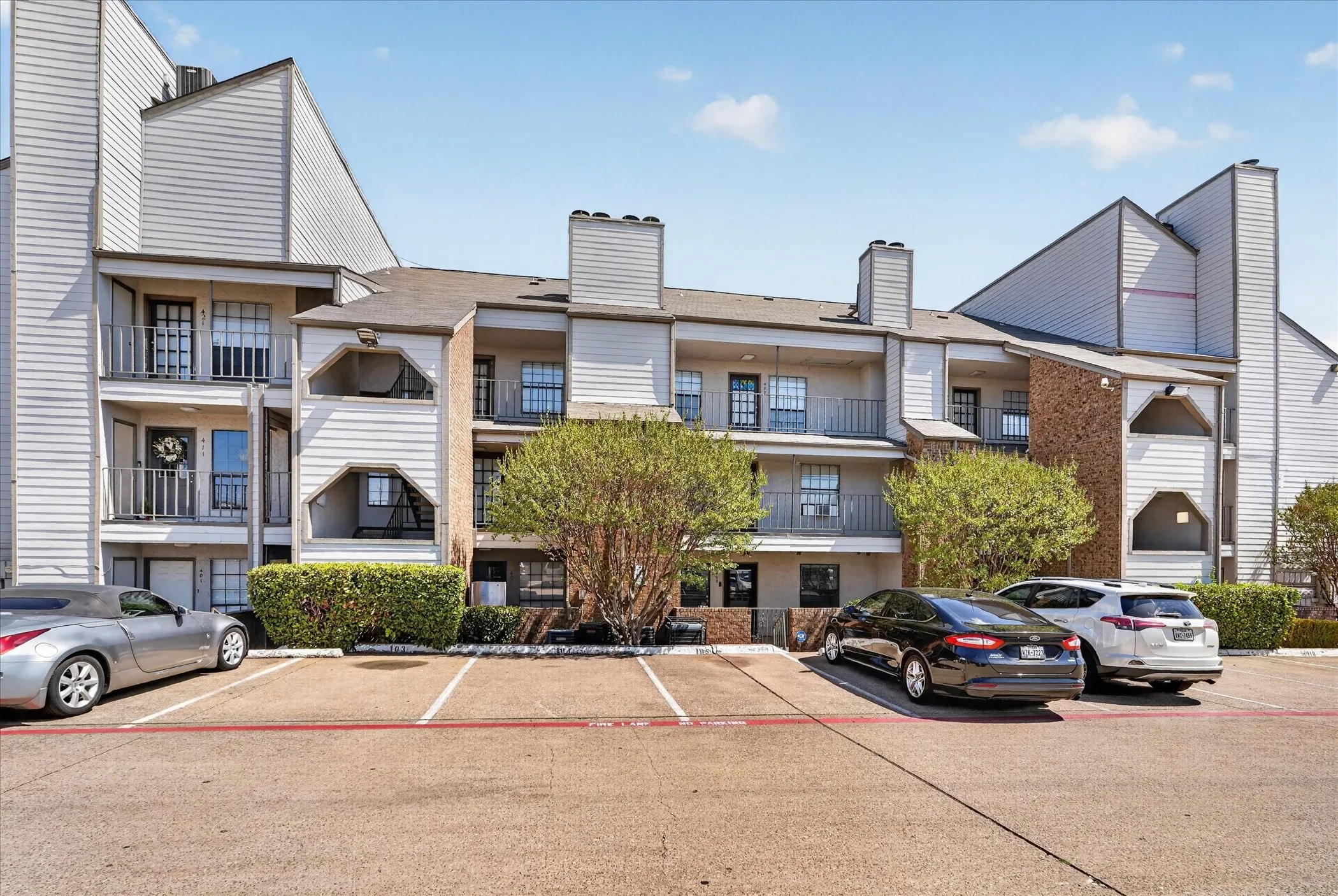 Condominium For Sale in Dallas County , 6108 Abrams Road 403, Dallas, Texas 75231, 1 Bedroom, 1 Bathroom, Garage spaces, 600 Sqft, built in 1984, mls#21383625, Real Estate Agent in Dallas, Homes For Sale in Dallas county, Homes For Sale in Dallas, Realtor in Dallas Texas, Real Estate Brokerage Independent Realty Texas, Luminita Cordes Realtor