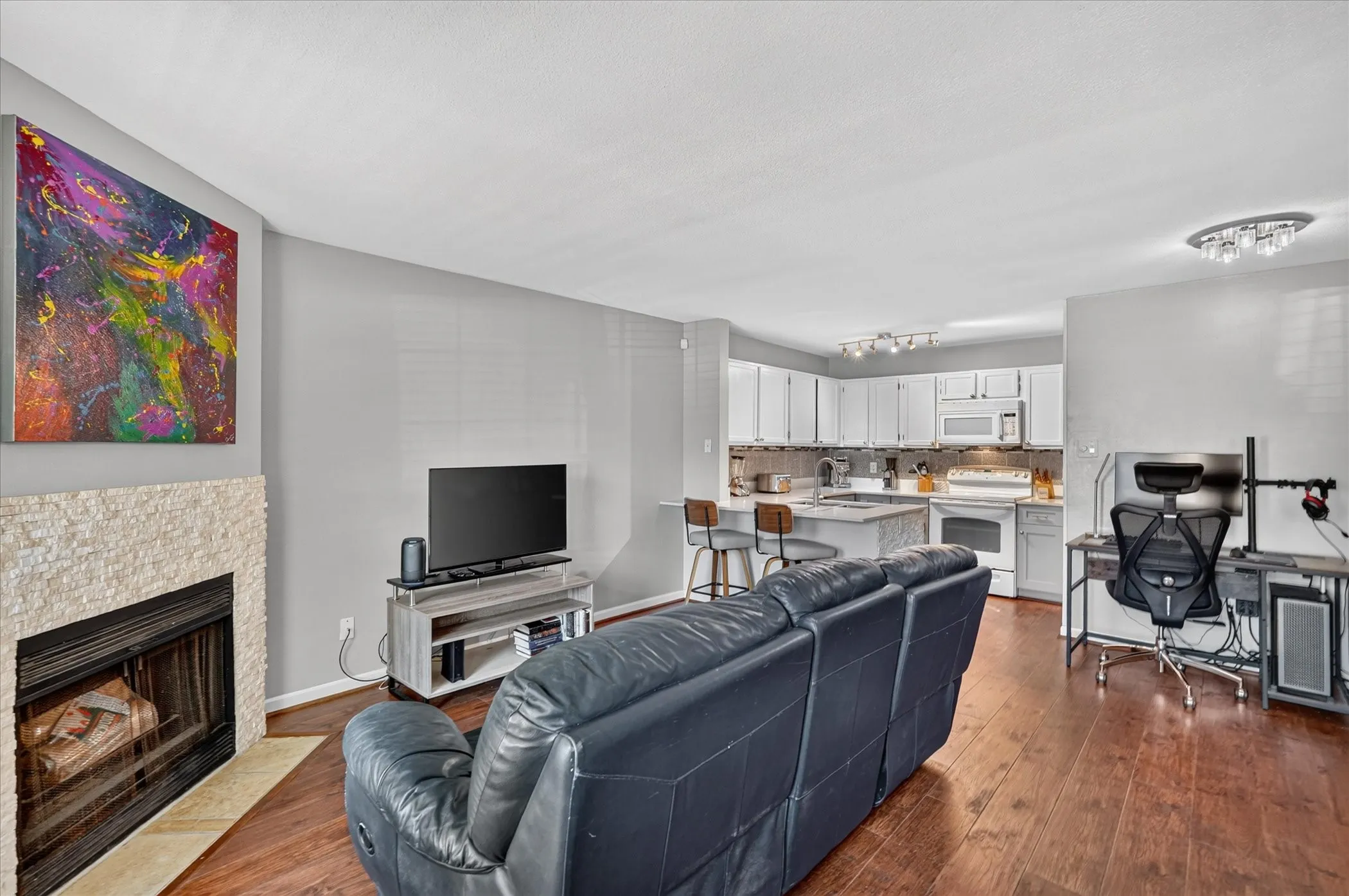 Condominium For Sale in Dallas County , 6108 Abrams Road 403, Dallas, Texas 75231, 1 Bedroom, 1 Bathroom, Garage spaces, 600 Sqft, built in 1984, mls#21383625, Real Estate Agent in Dallas, Homes For Sale in Dallas county, Homes For Sale in Dallas, Realtor in Dallas Texas, Real Estate Brokerage Independent Realty Texas, Luminita Cordes Realtor